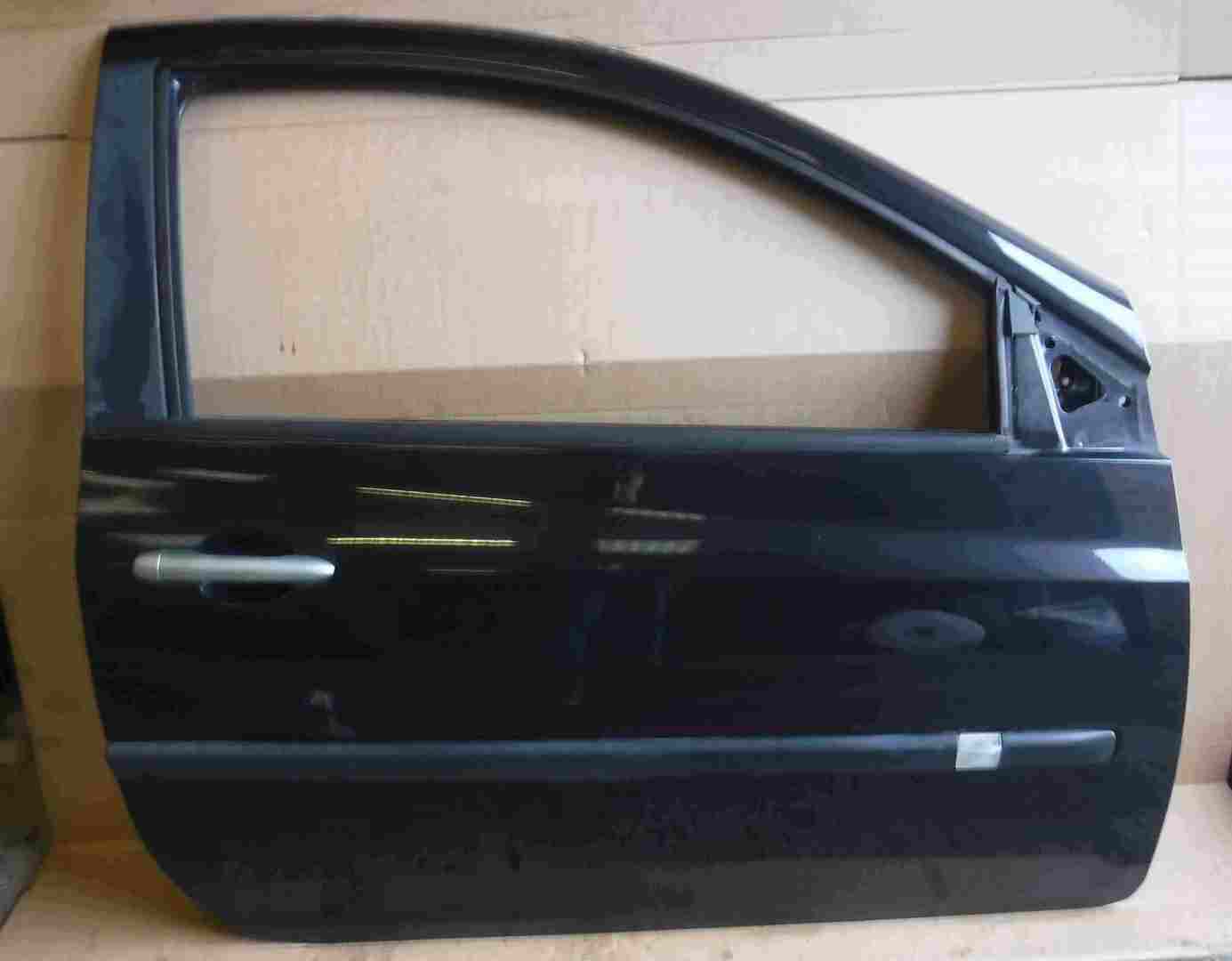 Renault Clio MK3 2005-2012 Drivers OSF Front Door Black 676 3dr