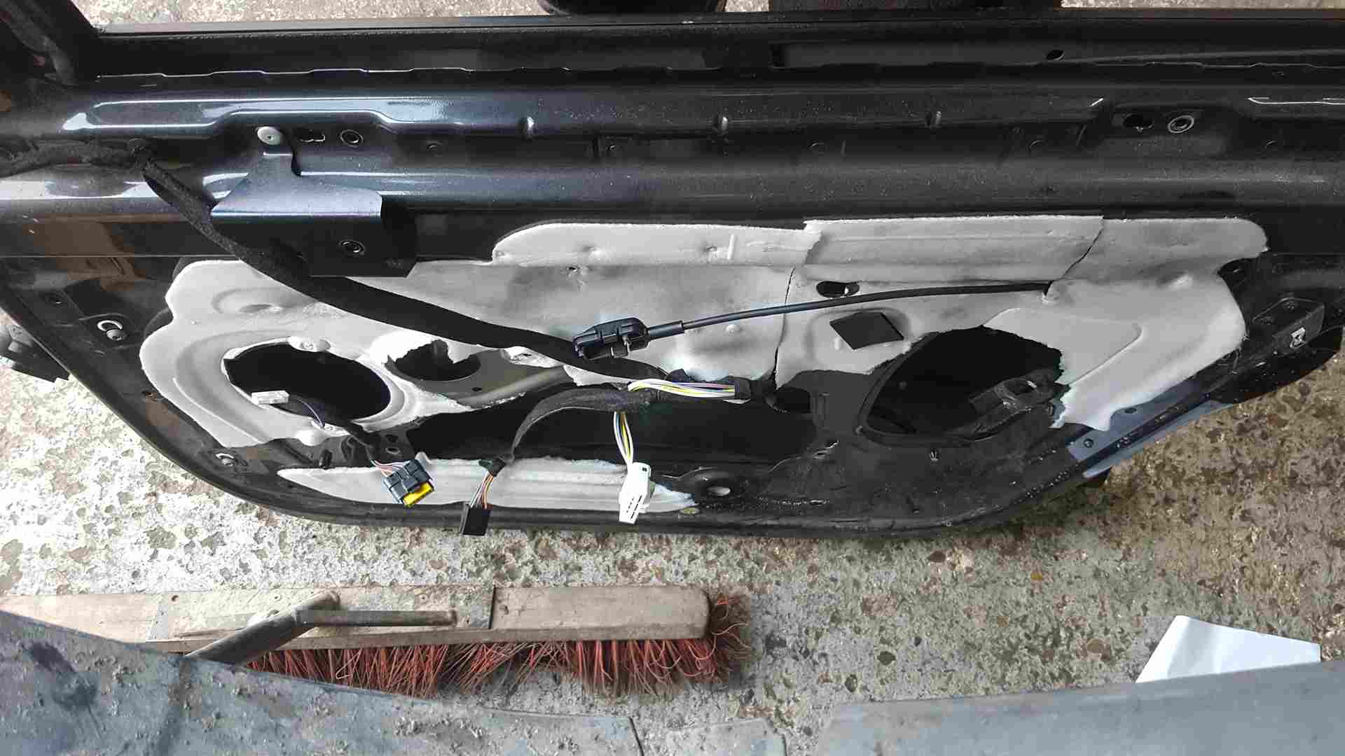 Thumb 4 Renault Clio MK3 2005-2012 Drivers OSF Front Door Black 676 5Dr 
