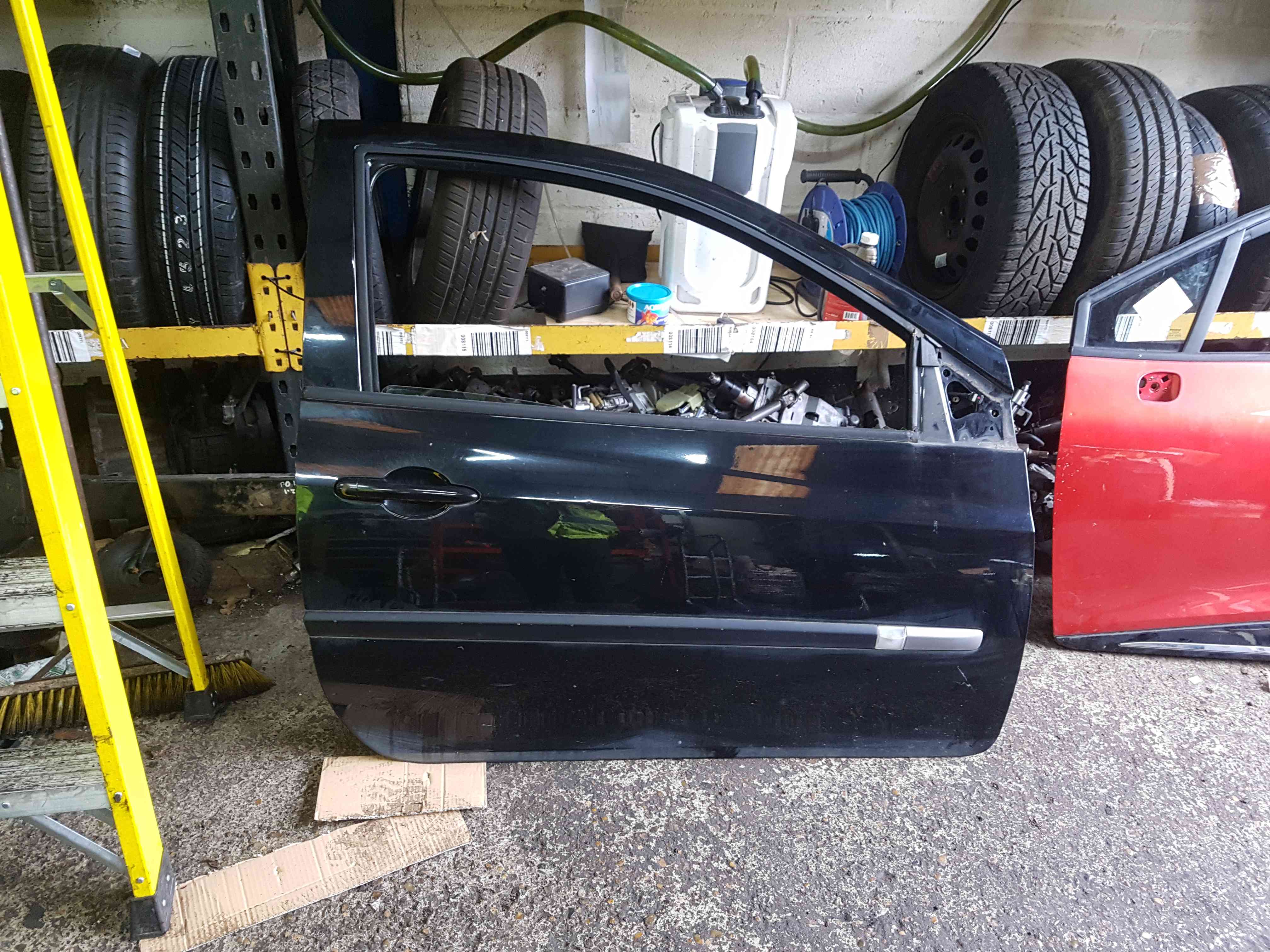 Thumb 2 Renault Clio MK3 2005-2012 Drivers OSF Front Door Black Tegne 3Dr