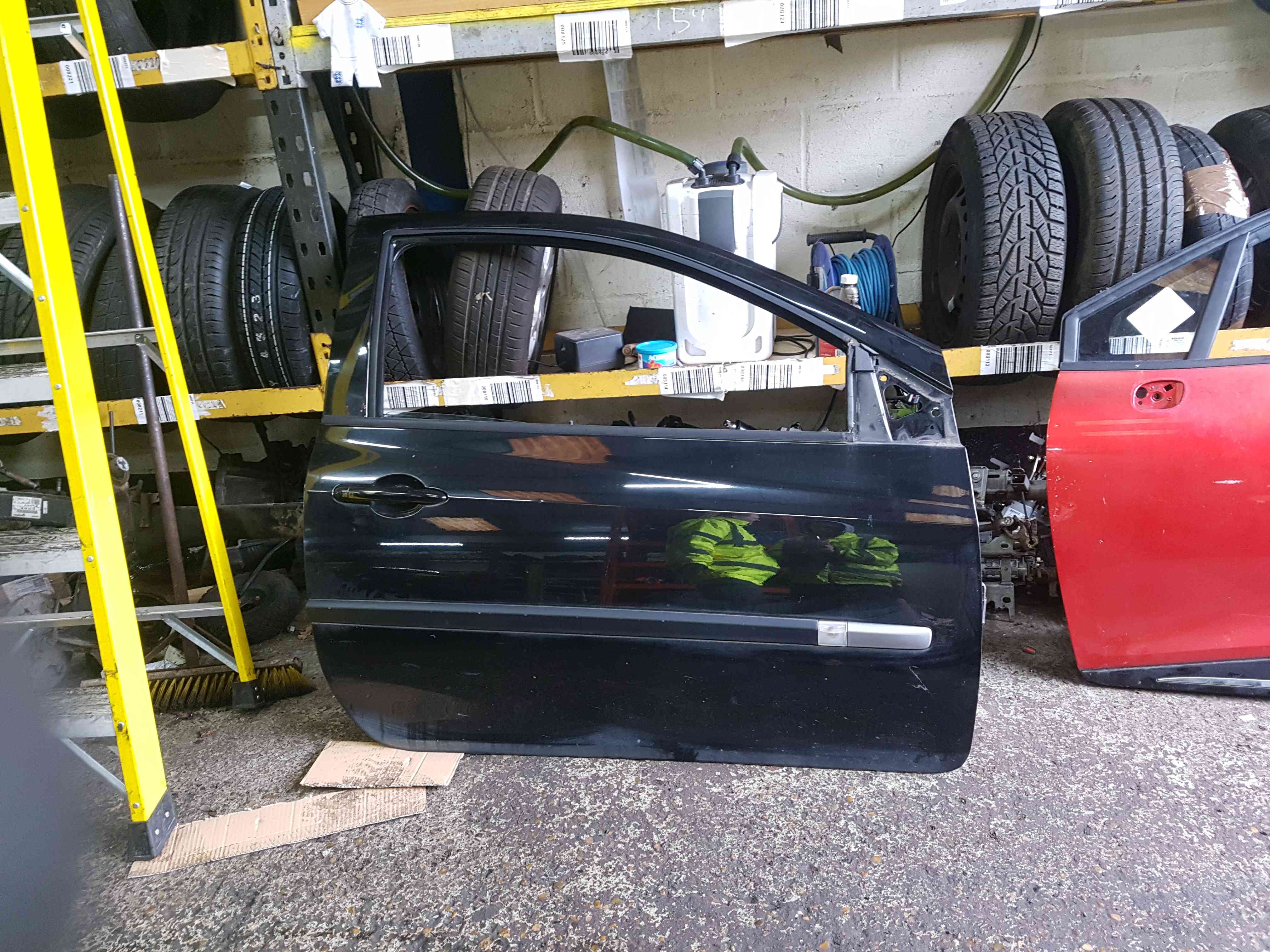 Thumb 3 Renault Clio MK3 2005-2012 Drivers OSF Front Door Black Tegne 3Dr