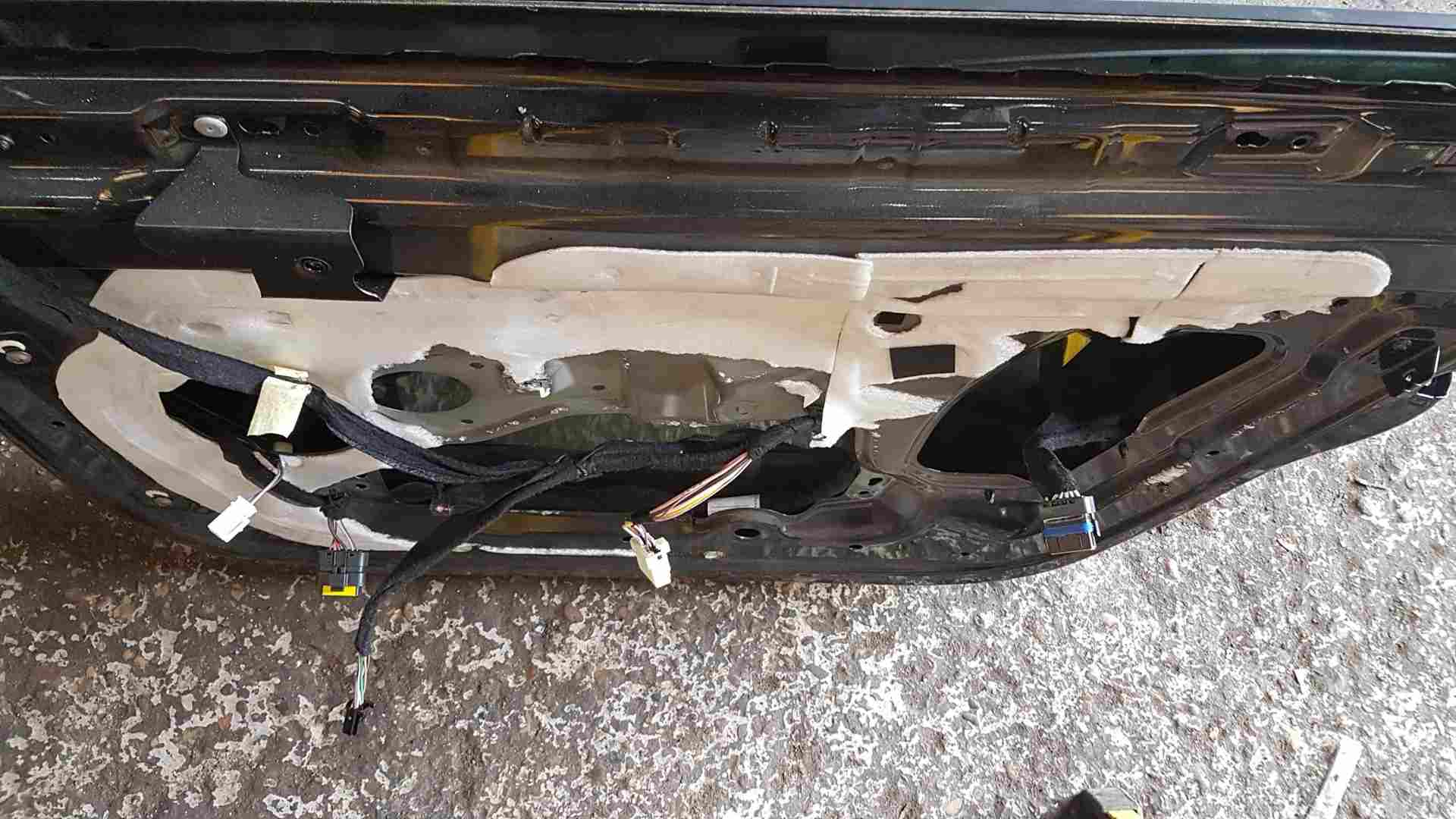Thumb 2 Renault Clio MK3 2005-2012 Drivers OSF Front Door Black Tegne 5Dr