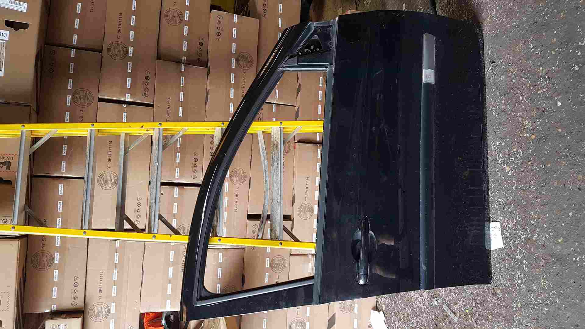 Thumb 3 Renault Clio MK3 2005-2012 Drivers OSF Front Door Black Tegne 5Dr