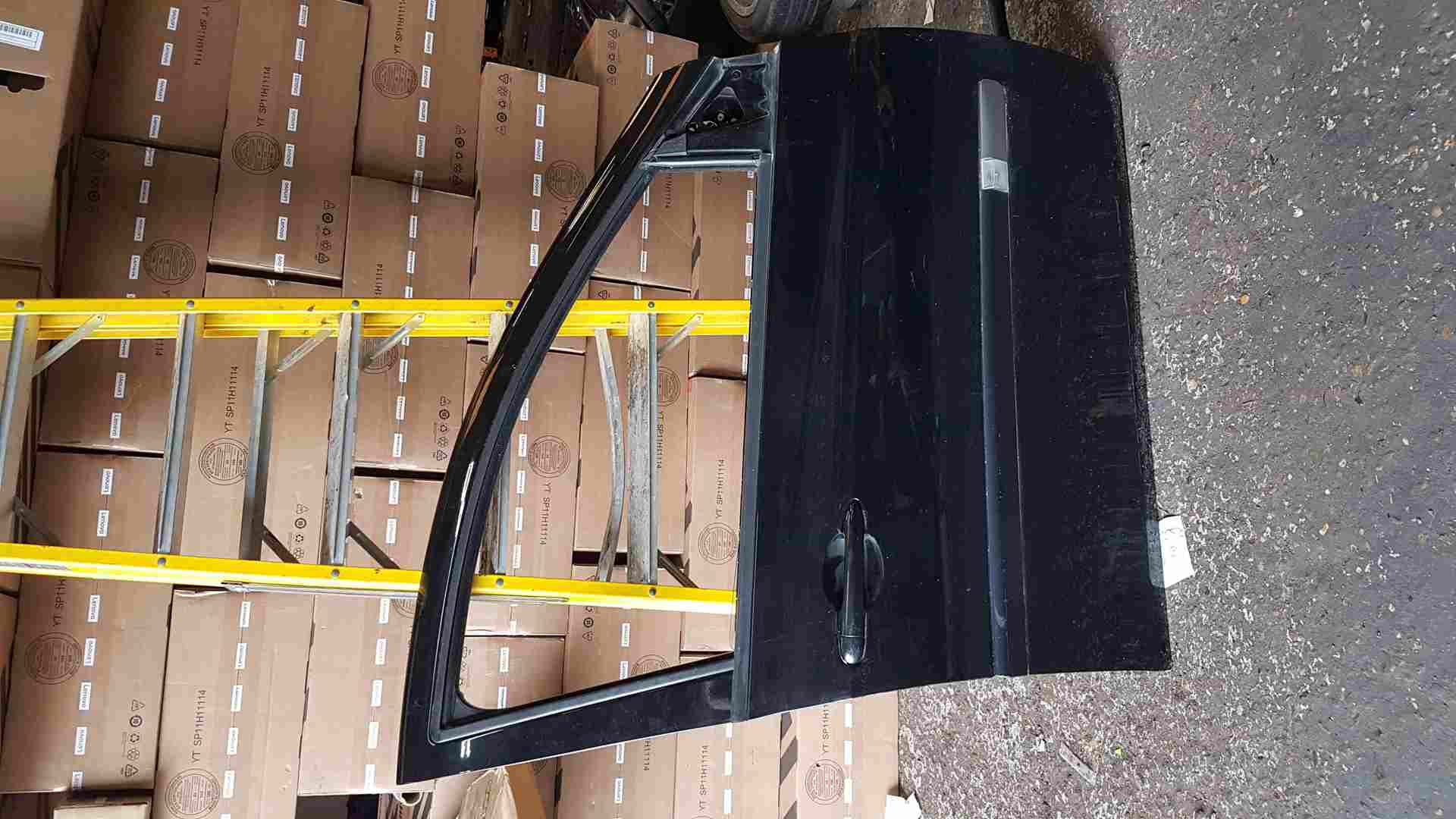 Thumb 5 Renault Clio MK3 2005-2012 Drivers OSF Front Door Black Tegne 5Dr