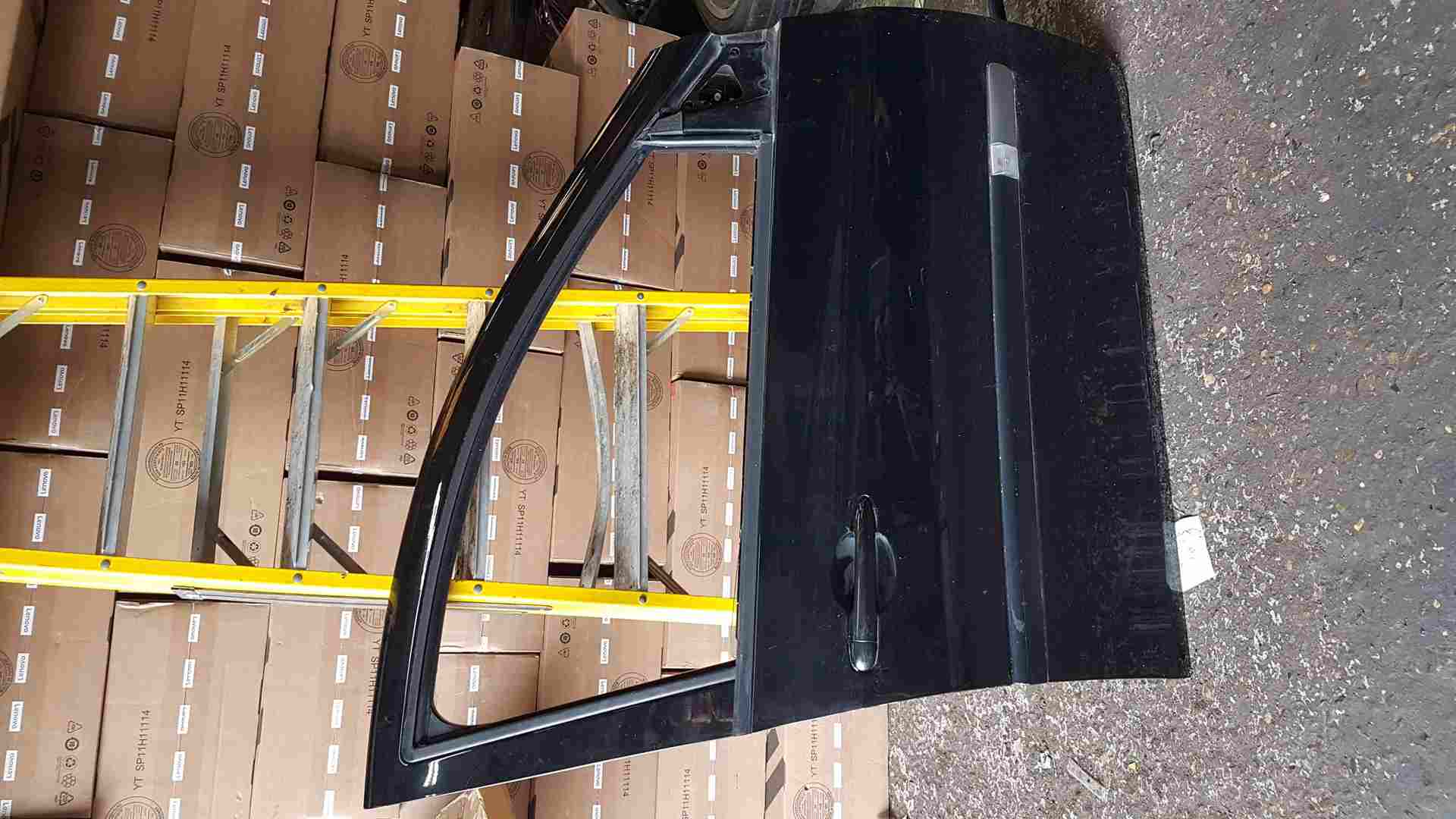 Thumb 6 Renault Clio MK3 2005-2012 Drivers OSF Front Door Black Tegne 5Dr