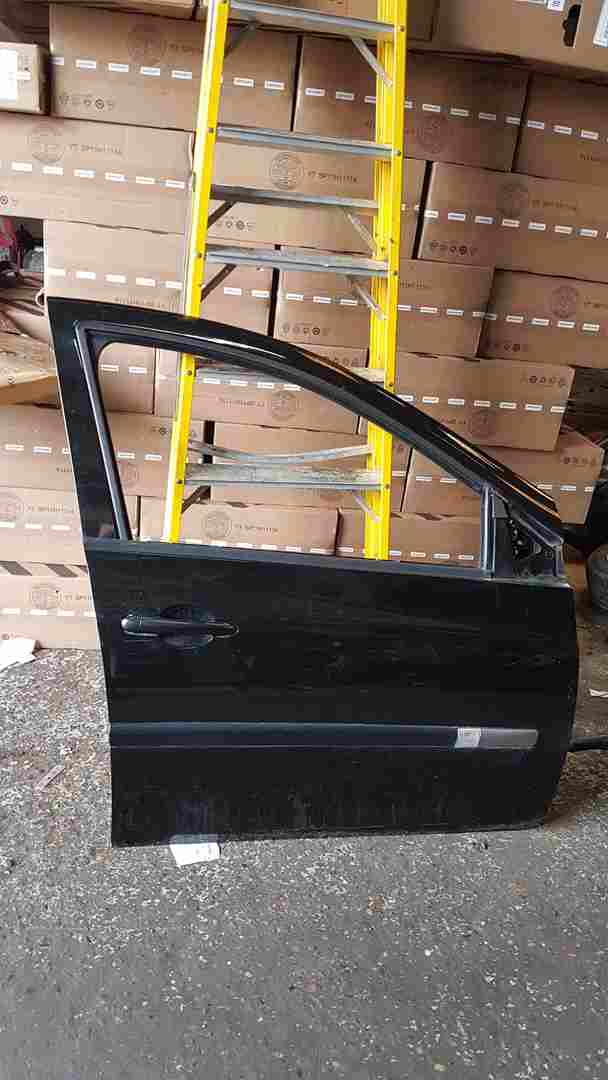 Renault Clio MK3 2005-2012 Drivers OSF Front Door Black Tegne 5Dr