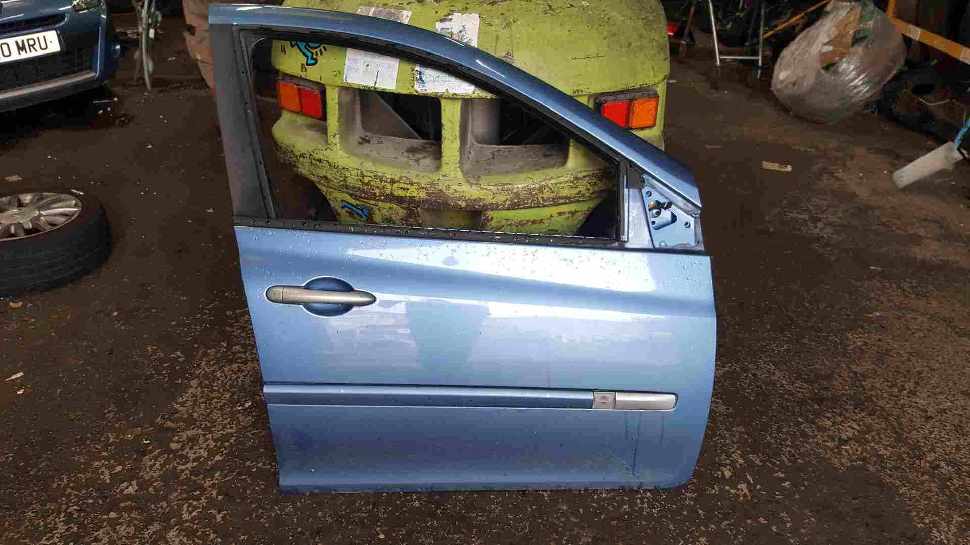 Thumb 2 Renault Clio MK3 2005-2012 Drivers OSF Front Door Blue Ternl 5DR