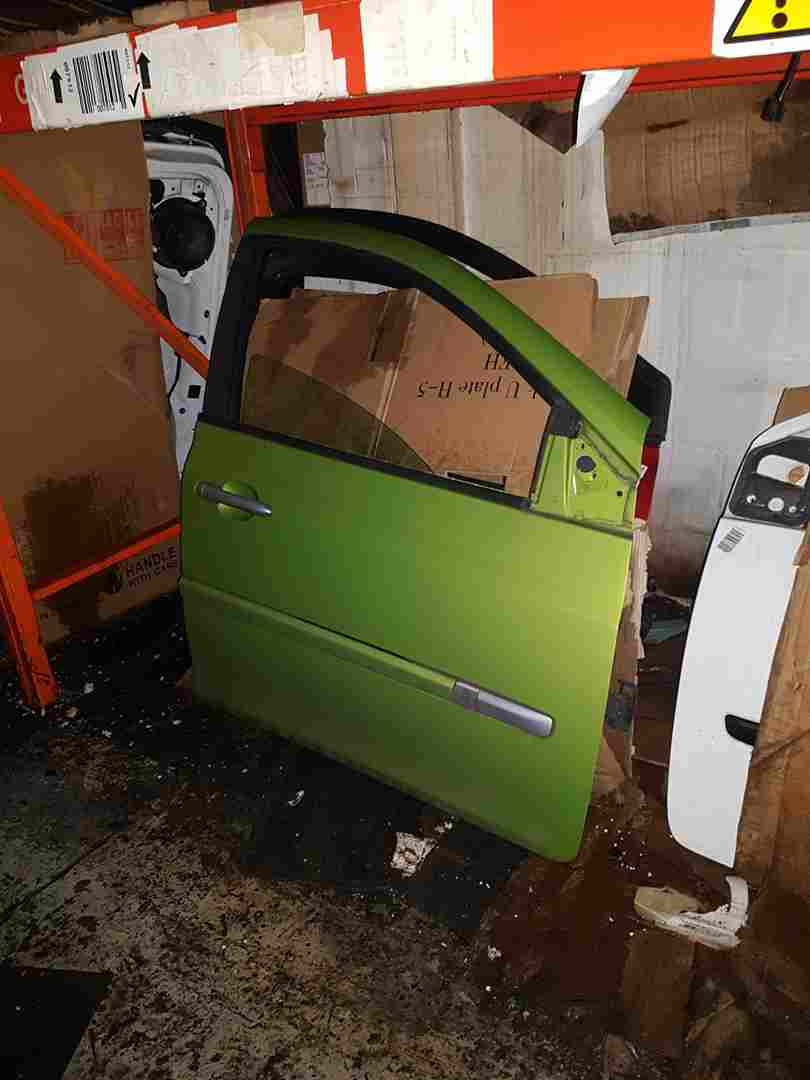 Thumb 6 Renault Clio MK3 2005-2012 Drivers OSF Front Door Door Green Tednq 5Dr