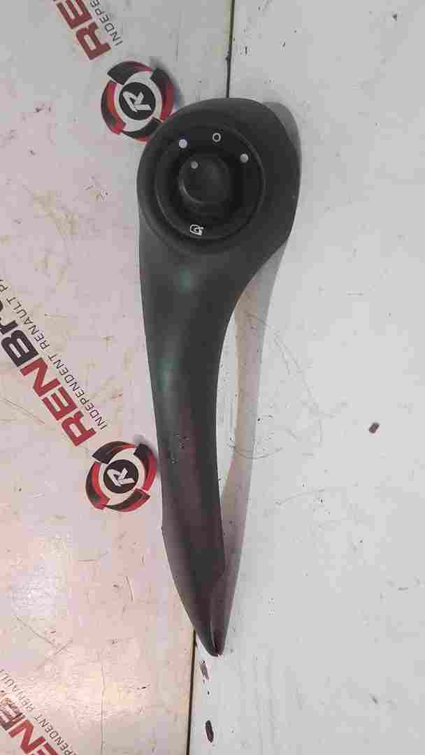 Renault Clio MK3 2005-2012 Drivers OSF Front Door Pull Handle Mirror Adjuster