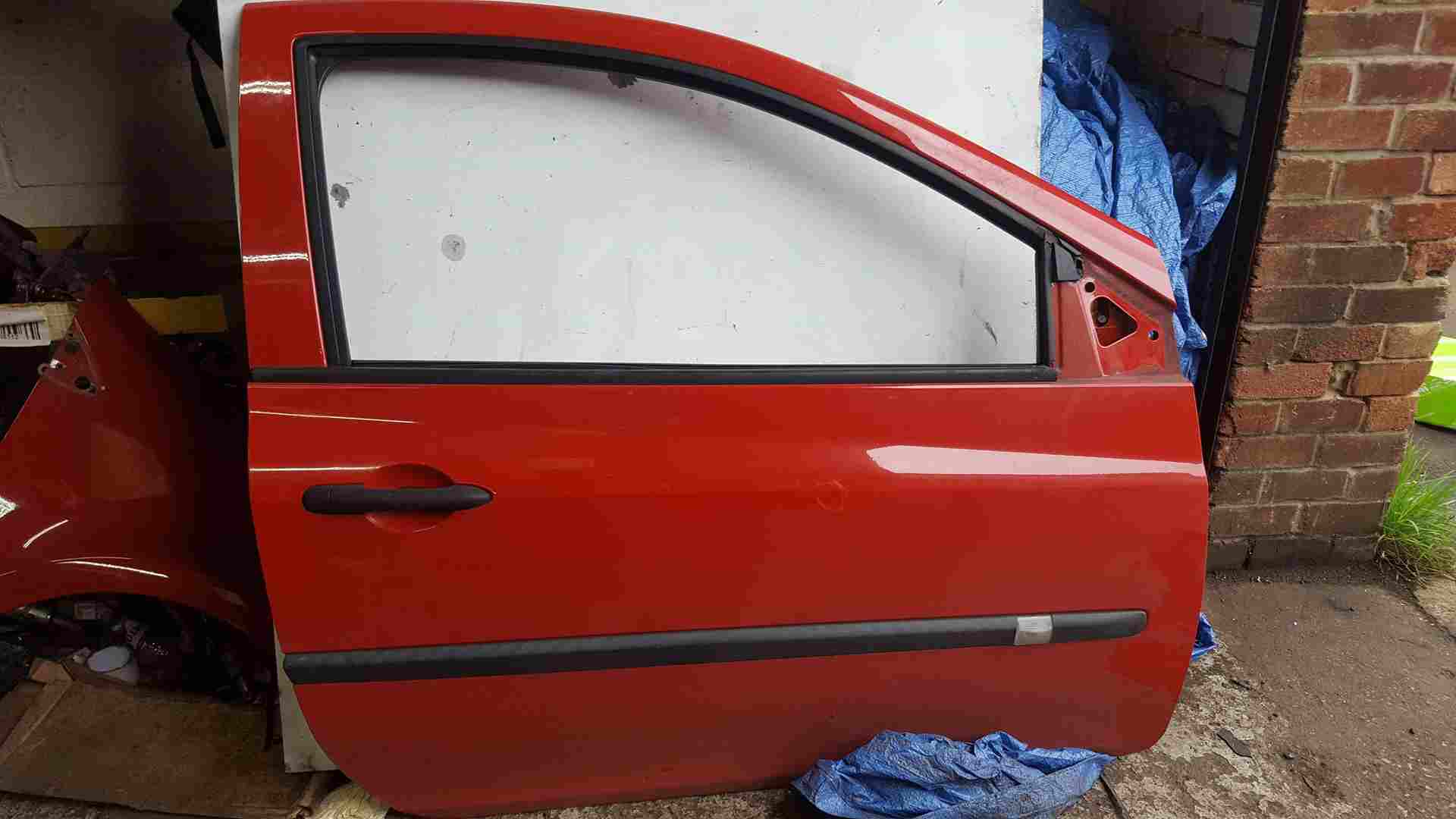 Thumb 4 Renault Clio MK3 2005-2012 Drivers OSF Front Door RED 727 3Dr