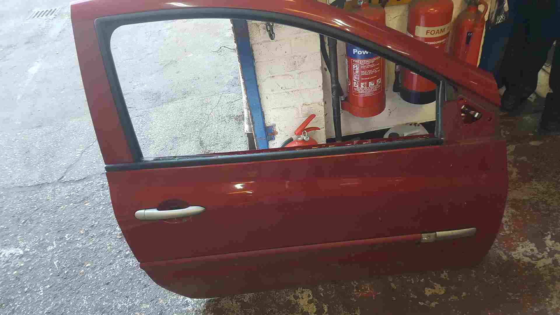 Thumb 5 Renault Clio MK3 2005-2012 Drivers OSF Front Door RED Tennj 3Dr