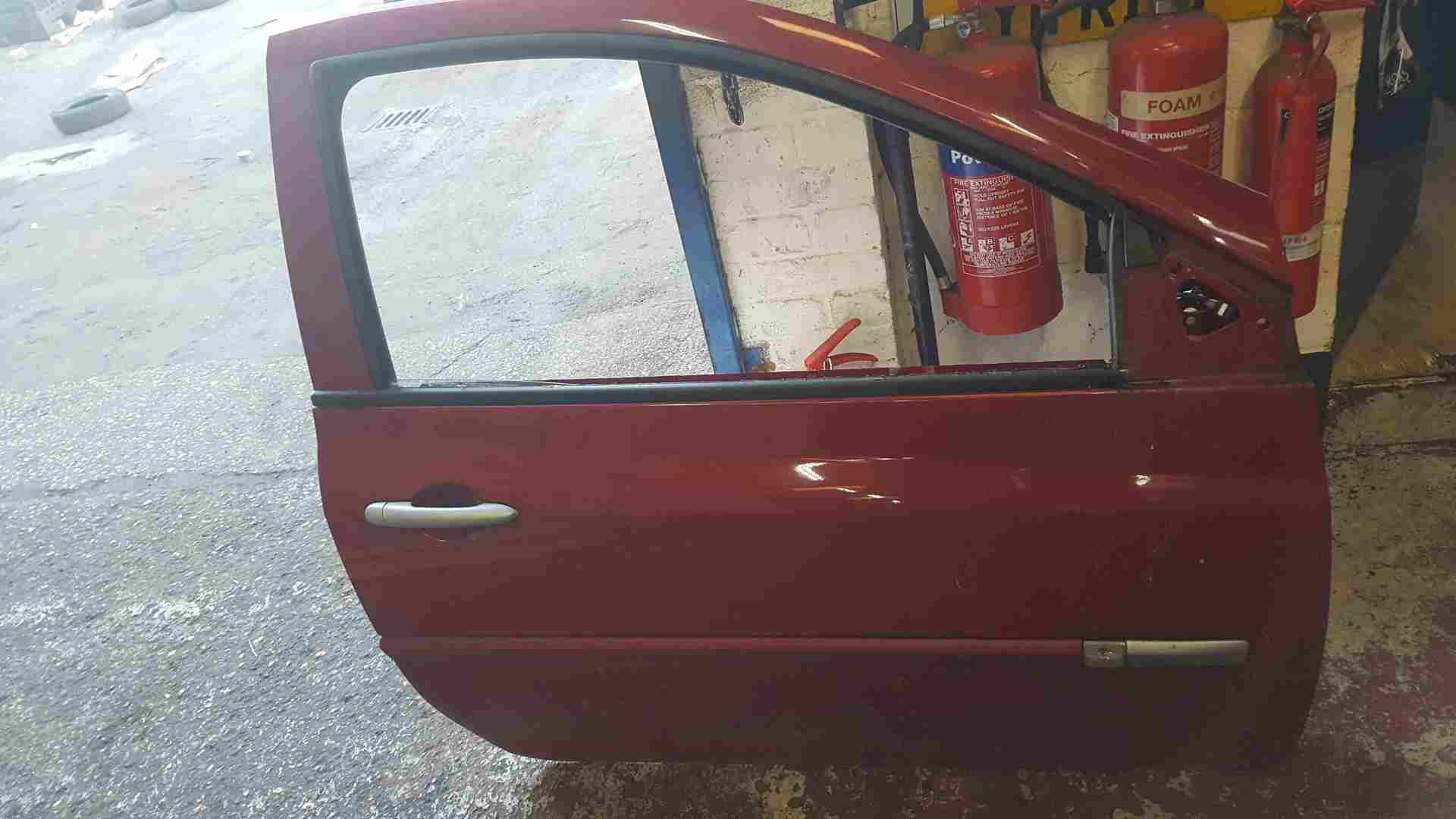 Renault Clio MK3 2005-2012 Drivers OSF Front Door RED Tennj 3Dr
