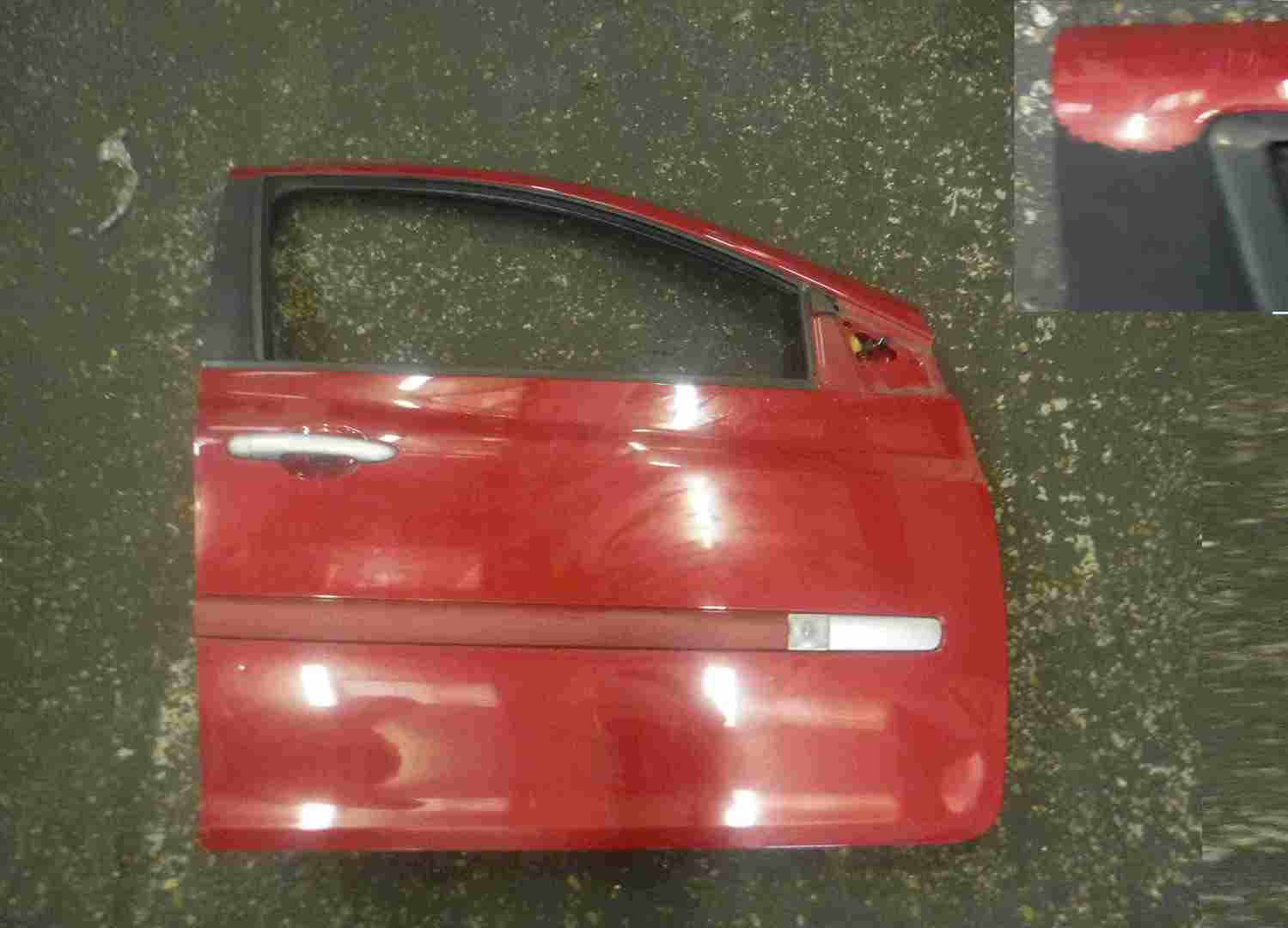 Renault Clio MK3 2005-2012 Drivers OSF Front Door RED Tennj 5Dr