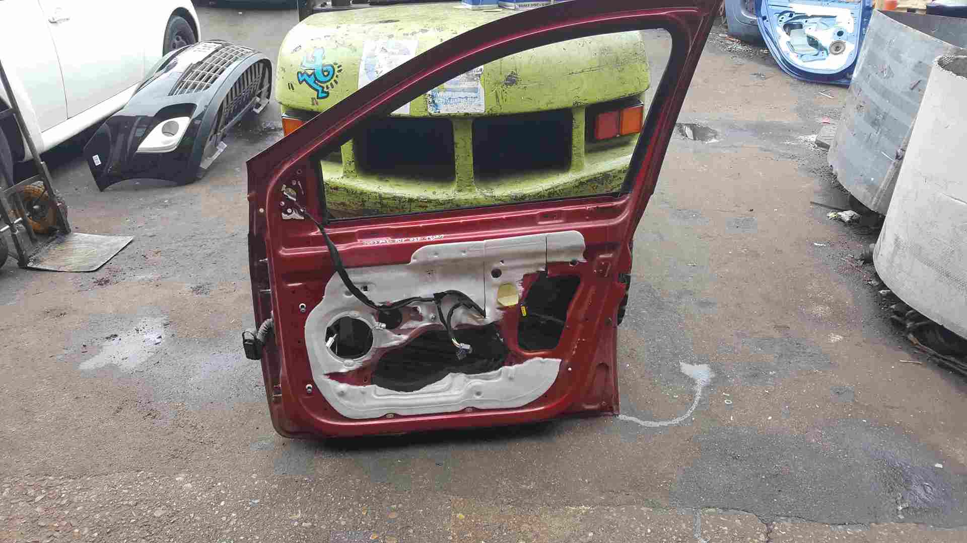 Thumb 2 Renault Clio MK3 2005-2012 Drivers OSF Front Door Red TENNJ 5dr