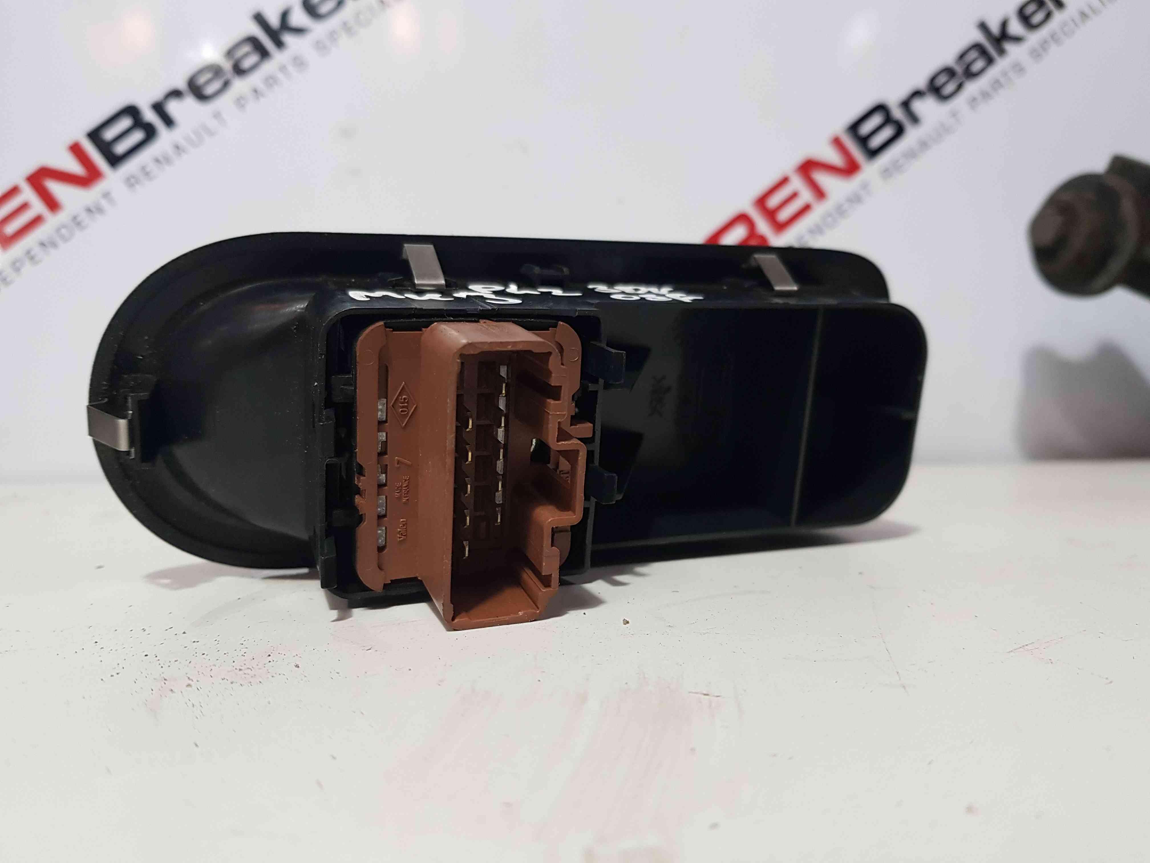 Thumb 3 Renault Clio MK3 2005-2012 Drivers OSF Front Window Switch + Panel 8200356522