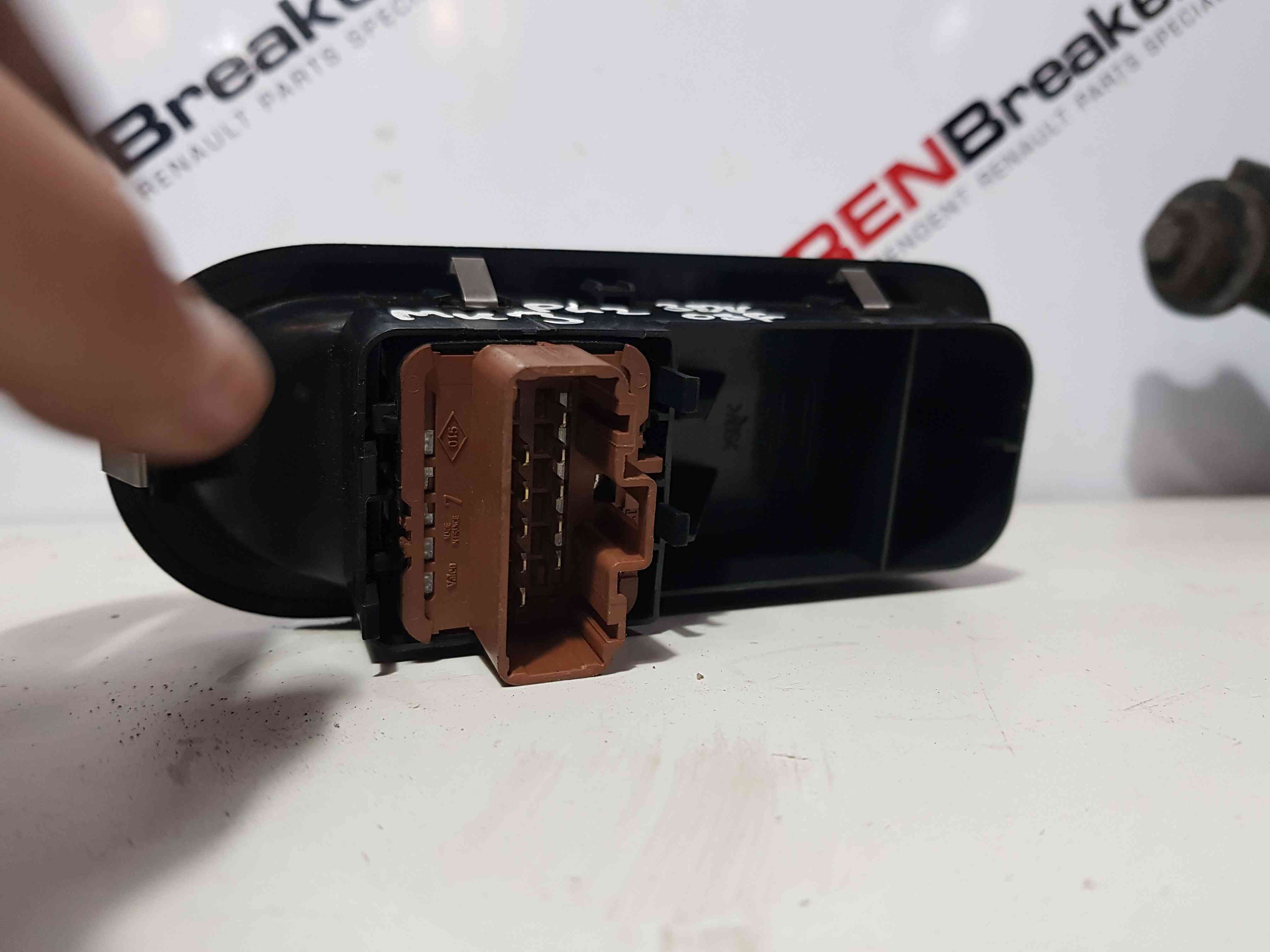 Thumb 7 Renault Clio MK3 2005-2012 Drivers OSF Front Window Switch + Panel 8200356522