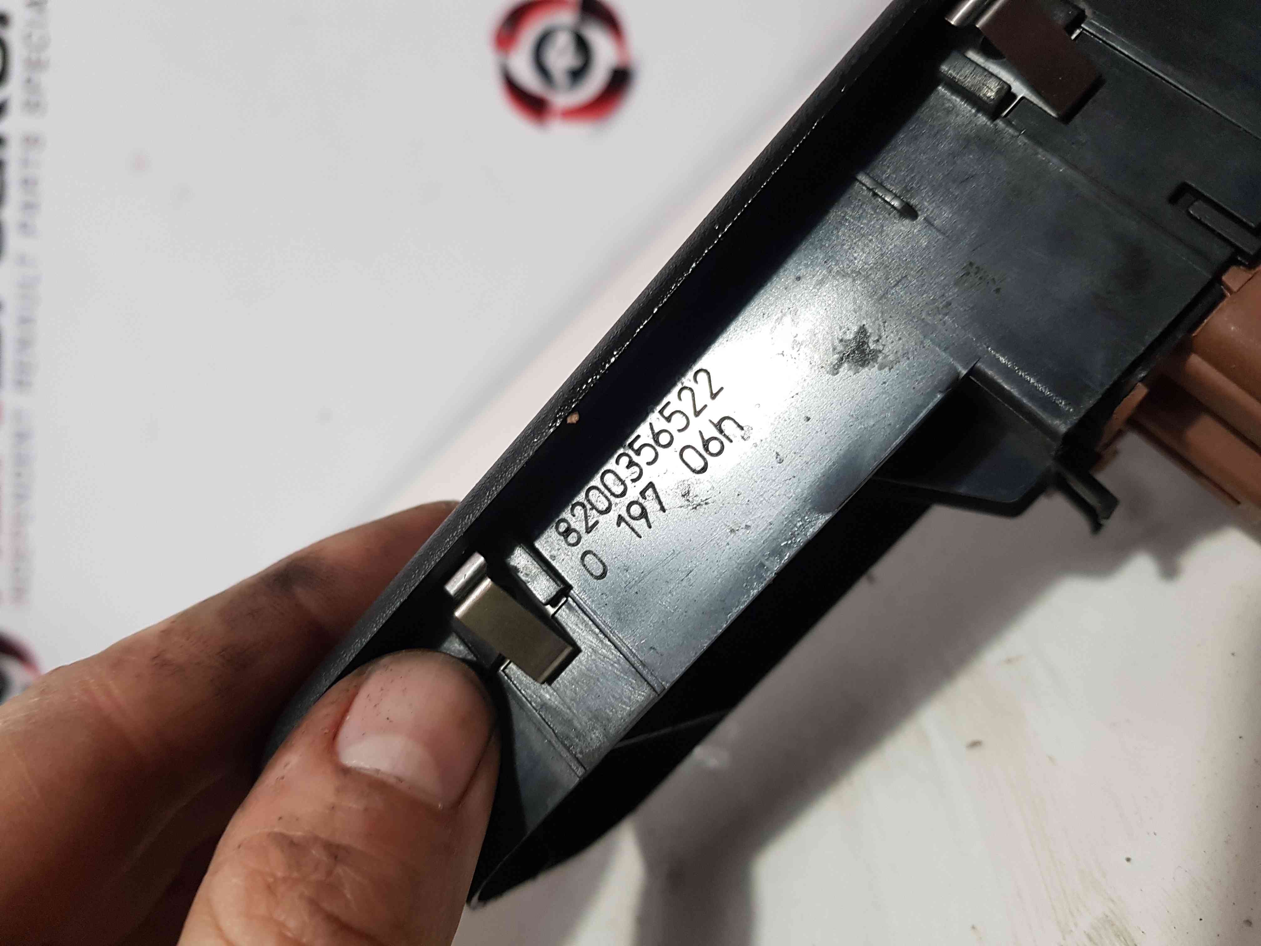 Thumb 8 Renault Clio MK3 2005-2012 Drivers OSF Front Window Switch + Panel 8200356522