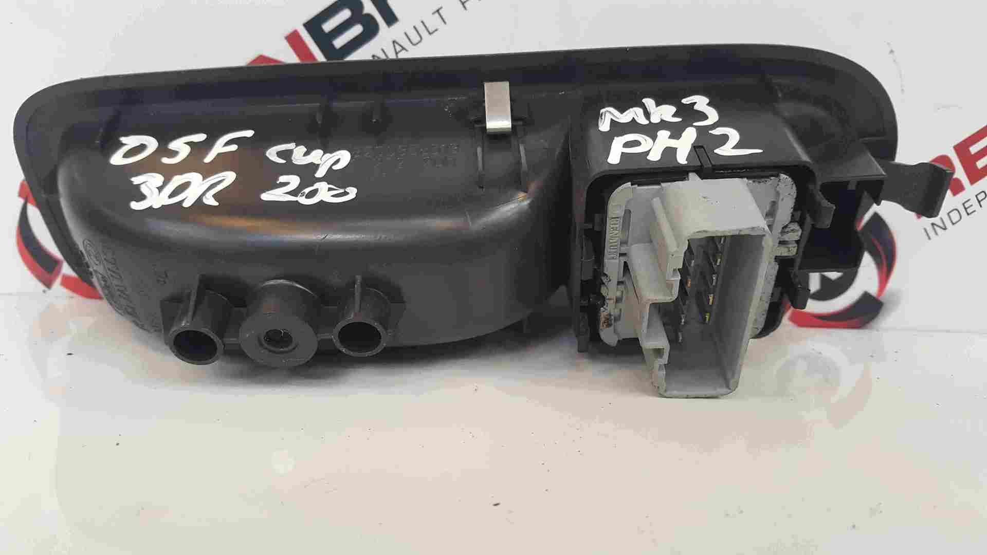 Thumb 2 Renault Clio MK3 2005-2012 Drivers OSF Front Window Switch Grey Plug 8200356513