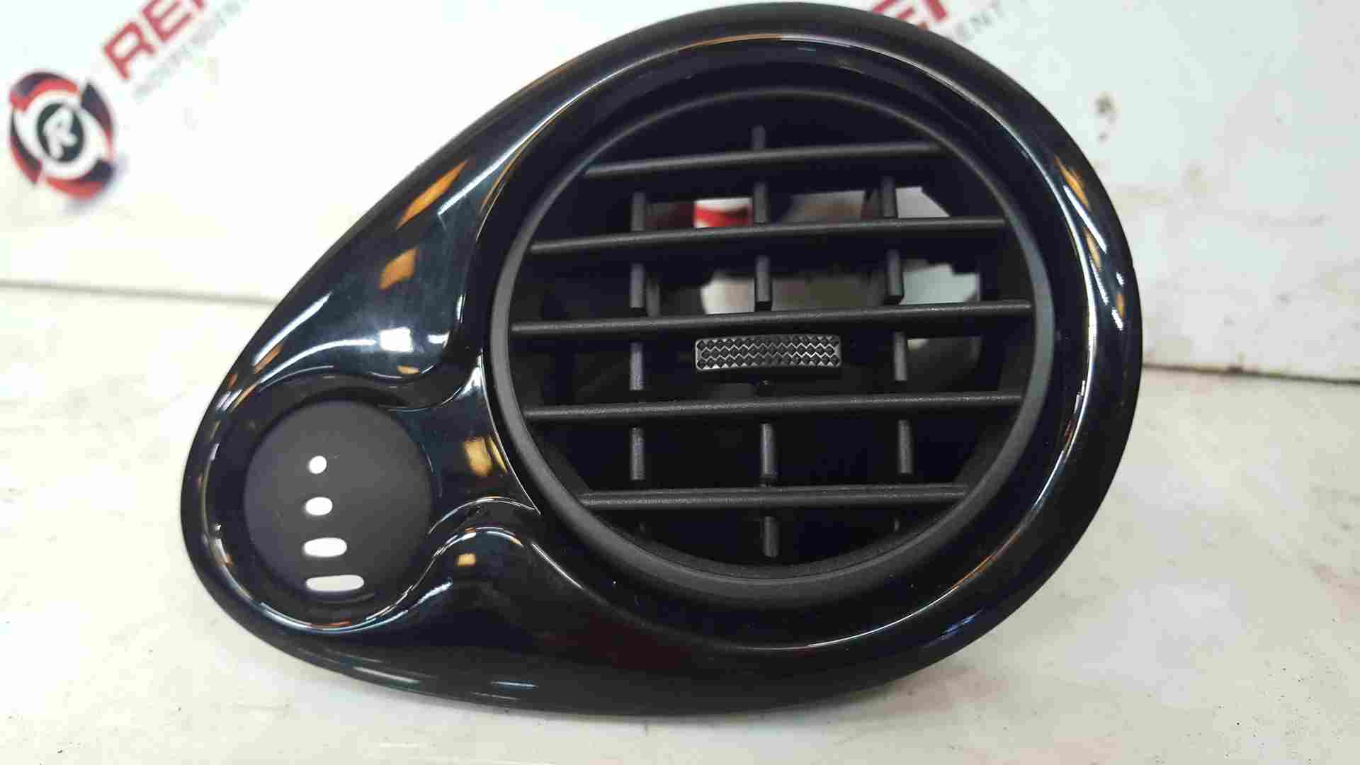 Thumb 5 Renault Clio MK3 2005-2012 Drivers OSF Heater Vent AIR Blower Gloss Black