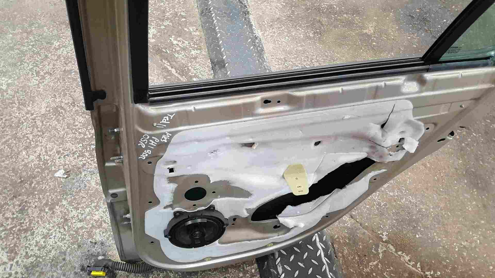 Thumb 3 Renault Clio MK3 2005-2012 Drivers OSR Rear Door Gold Silver TED11