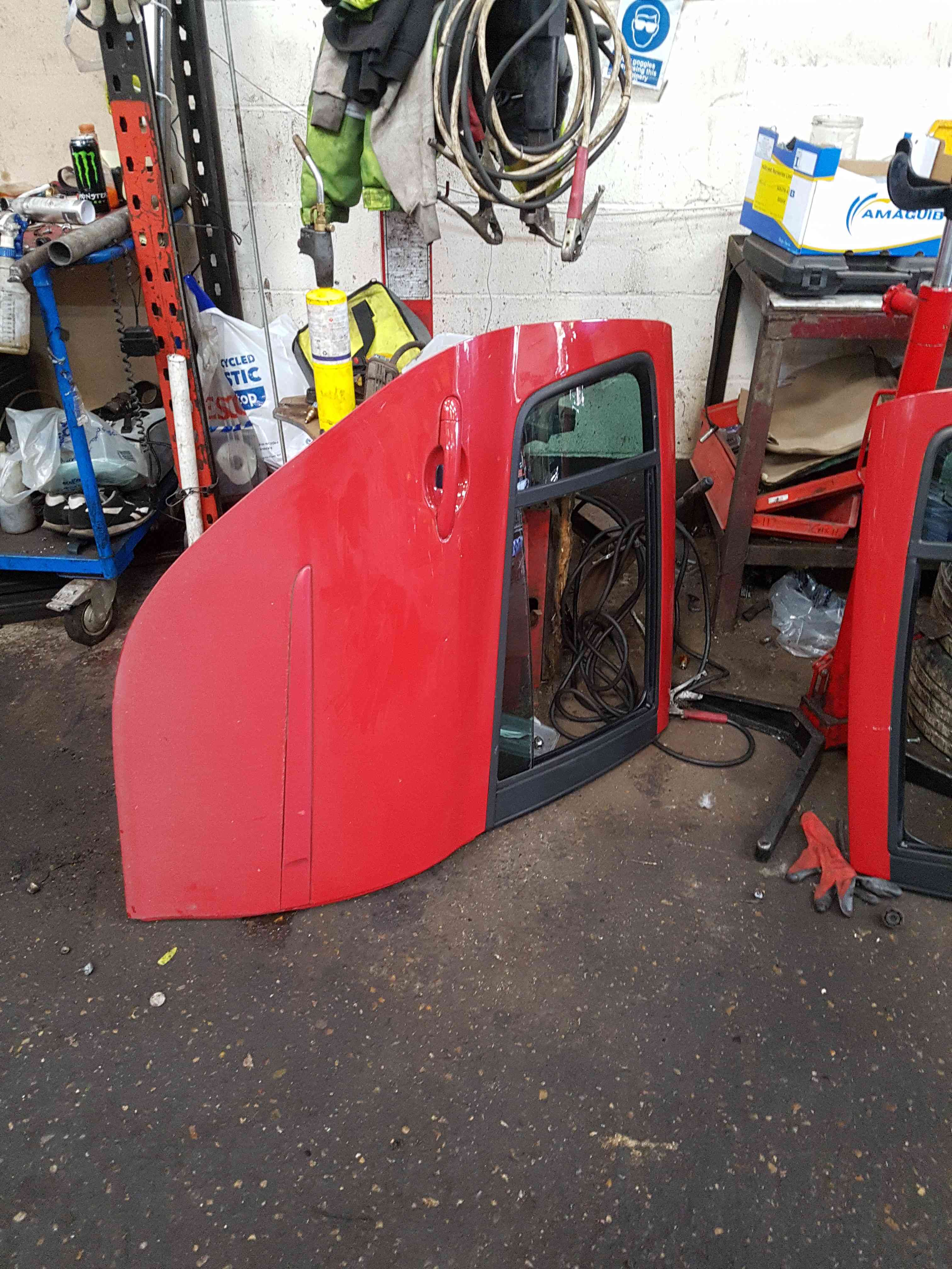 Thumb 3 Renault Clio MK3 2005-2012 Drivers OSR Rear Door RED Ov727