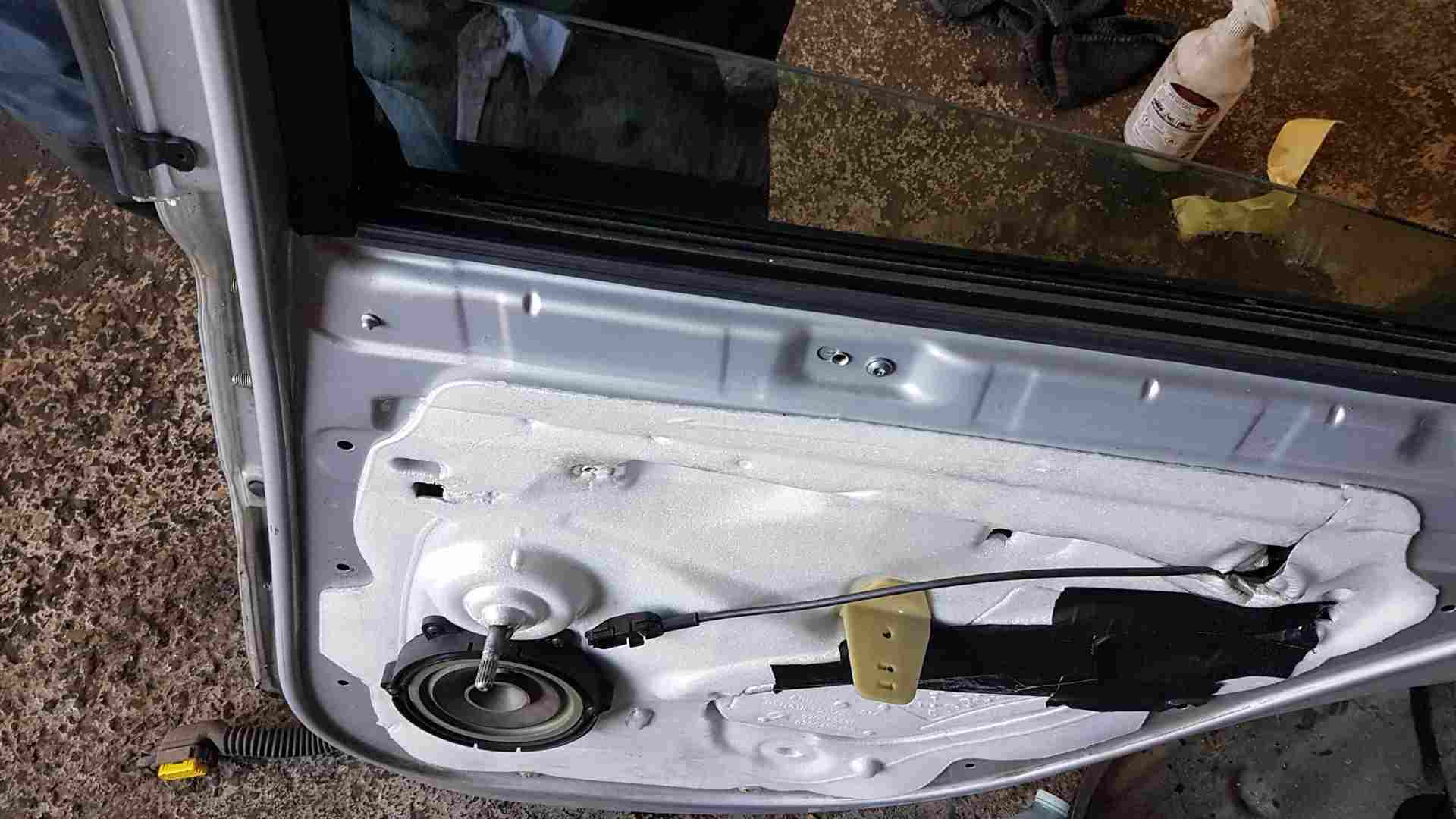 Thumb 3 Renault Clio MK3 2005-2012 Drivers OSR Rear Door Silver Ted69