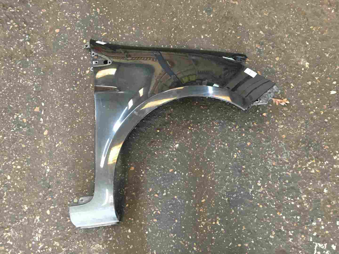 Renault Clio MK3 2005-2012 Drivers Os Wing Black 676 185 scratched