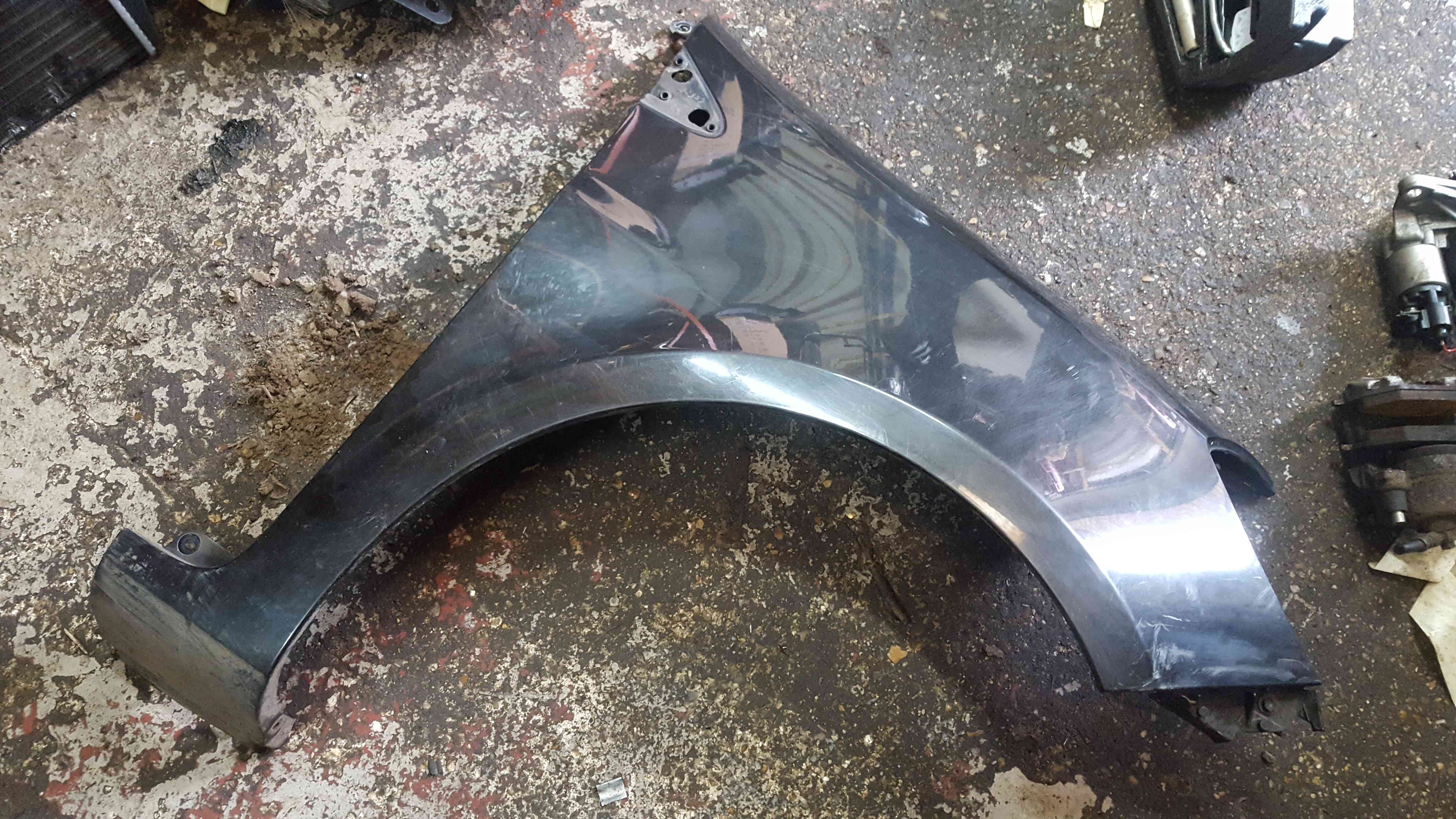 Renault Clio MK3 2005-2012 Drivers Os Wing Black 676 185 SCUFFED