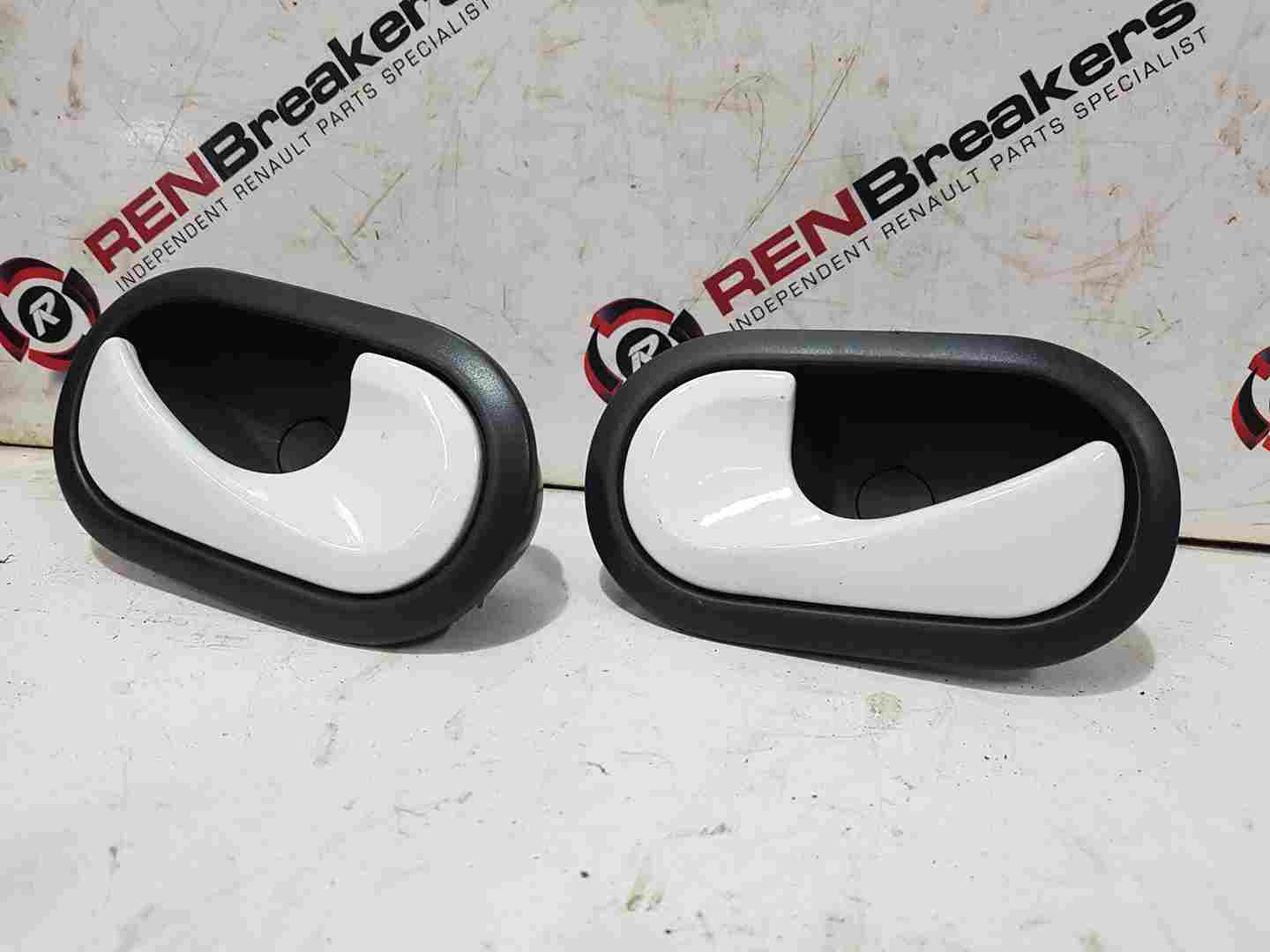 Thumb 2 Renault Clio MK3 2005-2012 Drivers Passenger Ns Os White Door Handles