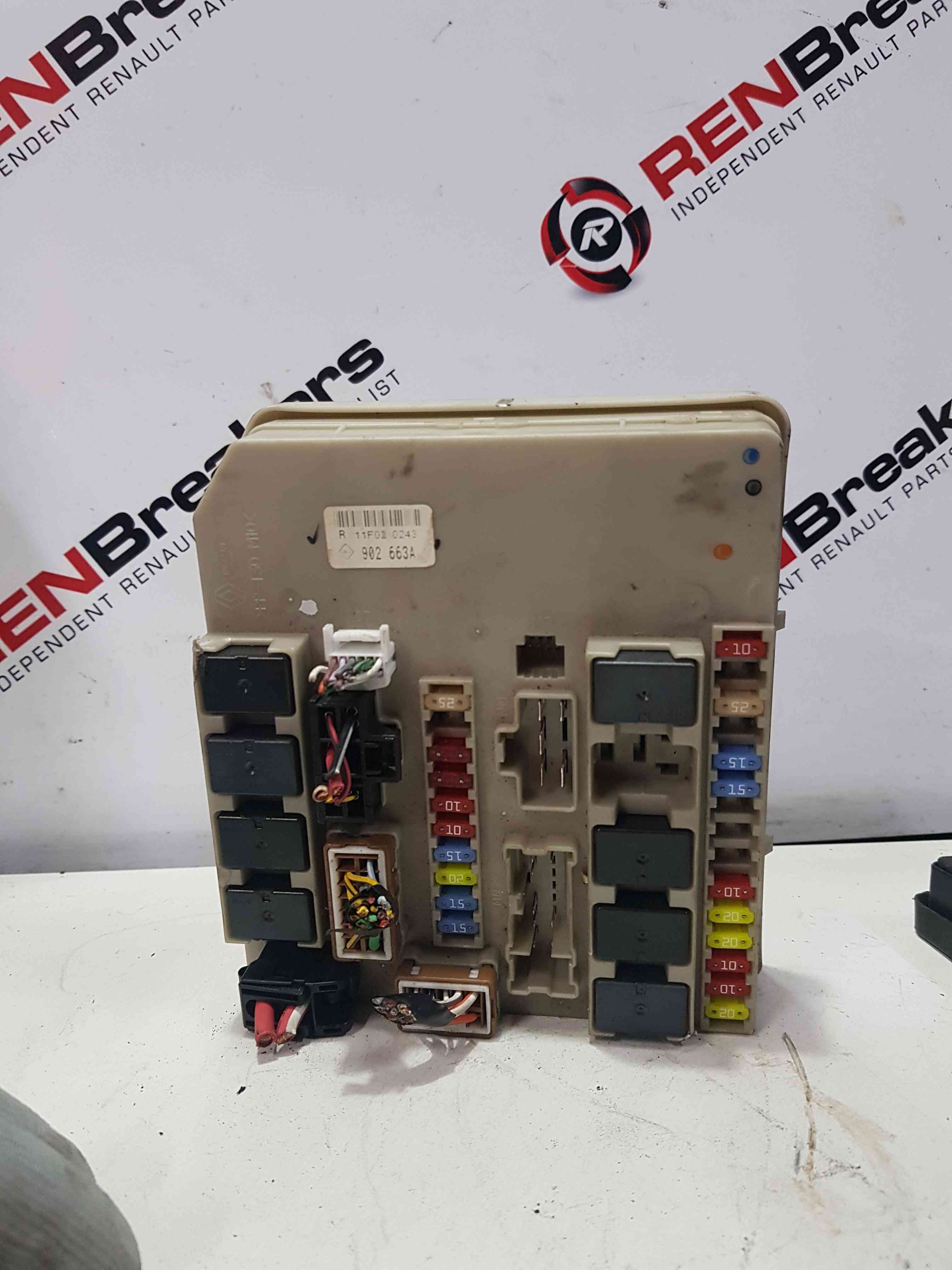 Thumb 2 Renault Clio MK3 2005-2012 Engine BAY Fuse BOX Upc Unit 902663 902663A Cracked