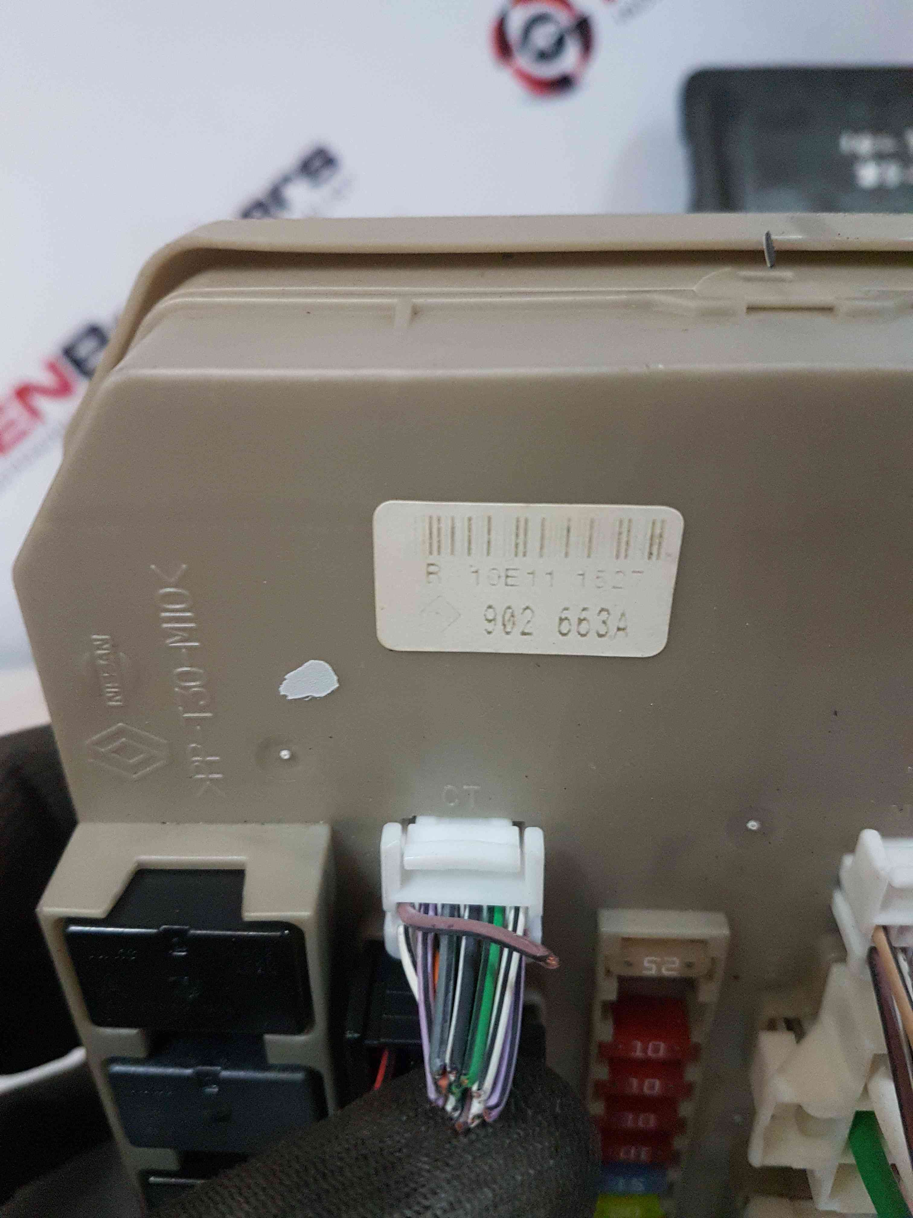 Thumb 5 Renault Clio MK3 2005-2012 Engine BAY Fuse BOX Upc Unit 902663 902663A Cracked