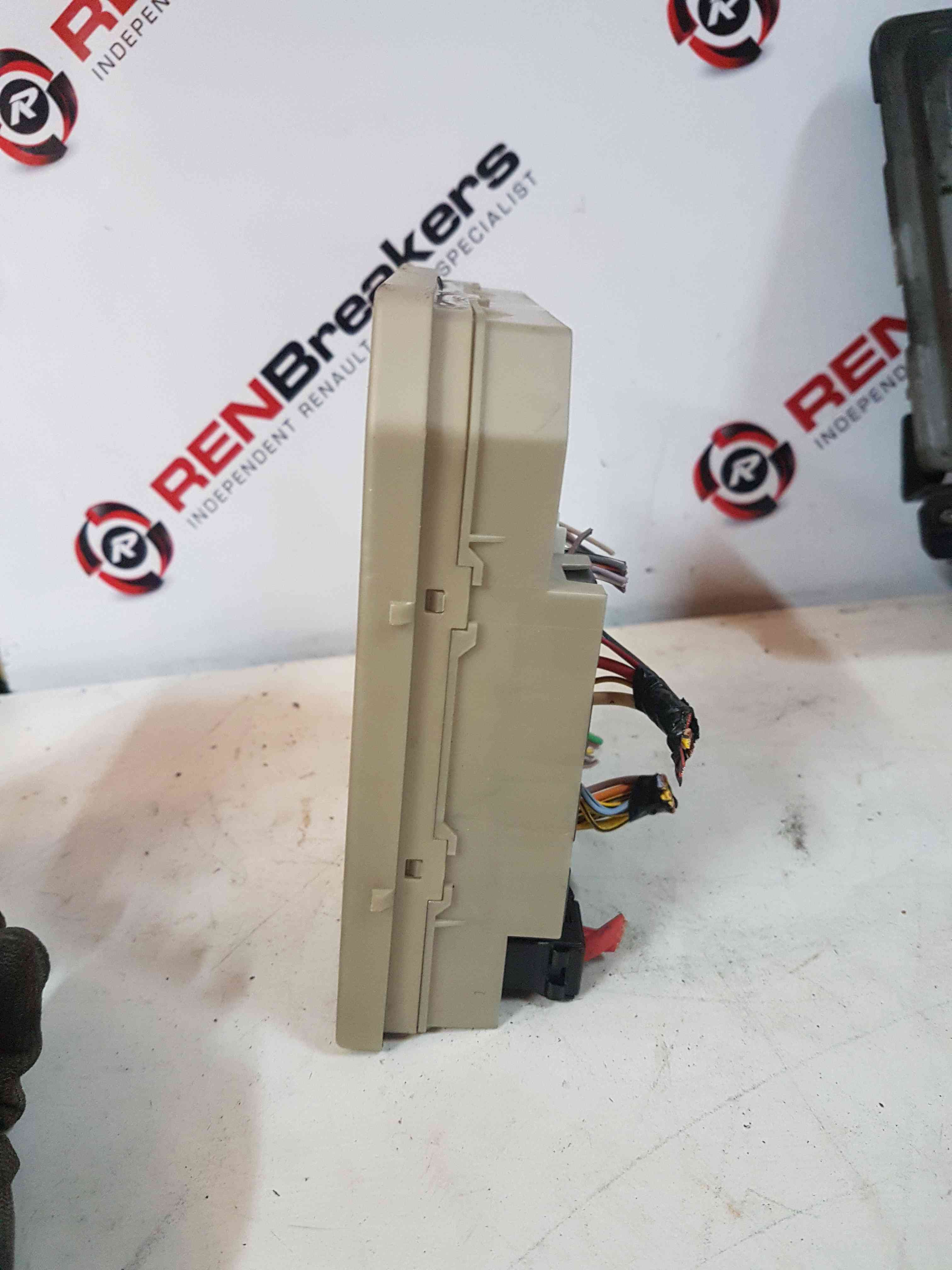 Thumb 6 Renault Clio MK3 2005-2012 Engine BAY Fuse BOX Upc Unit 902663 902663A Cracked