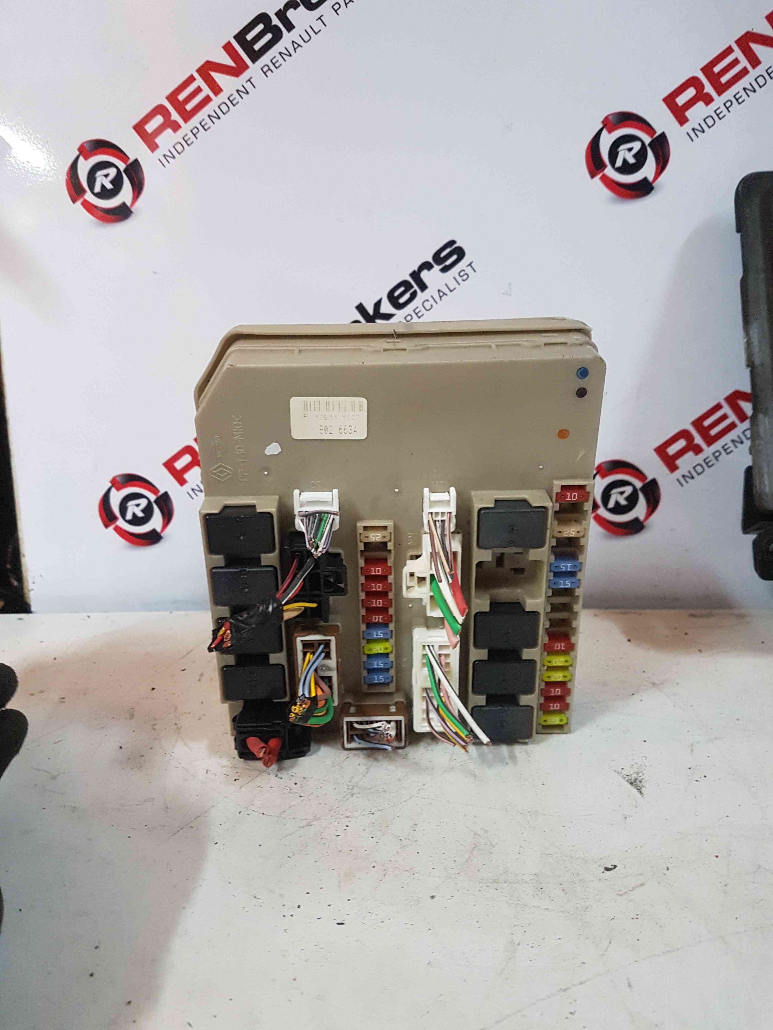 Thumb 9 Renault Clio MK3 2005-2012 Engine BAY Fuse BOX Upc Unit 902663 902663A Cracked
