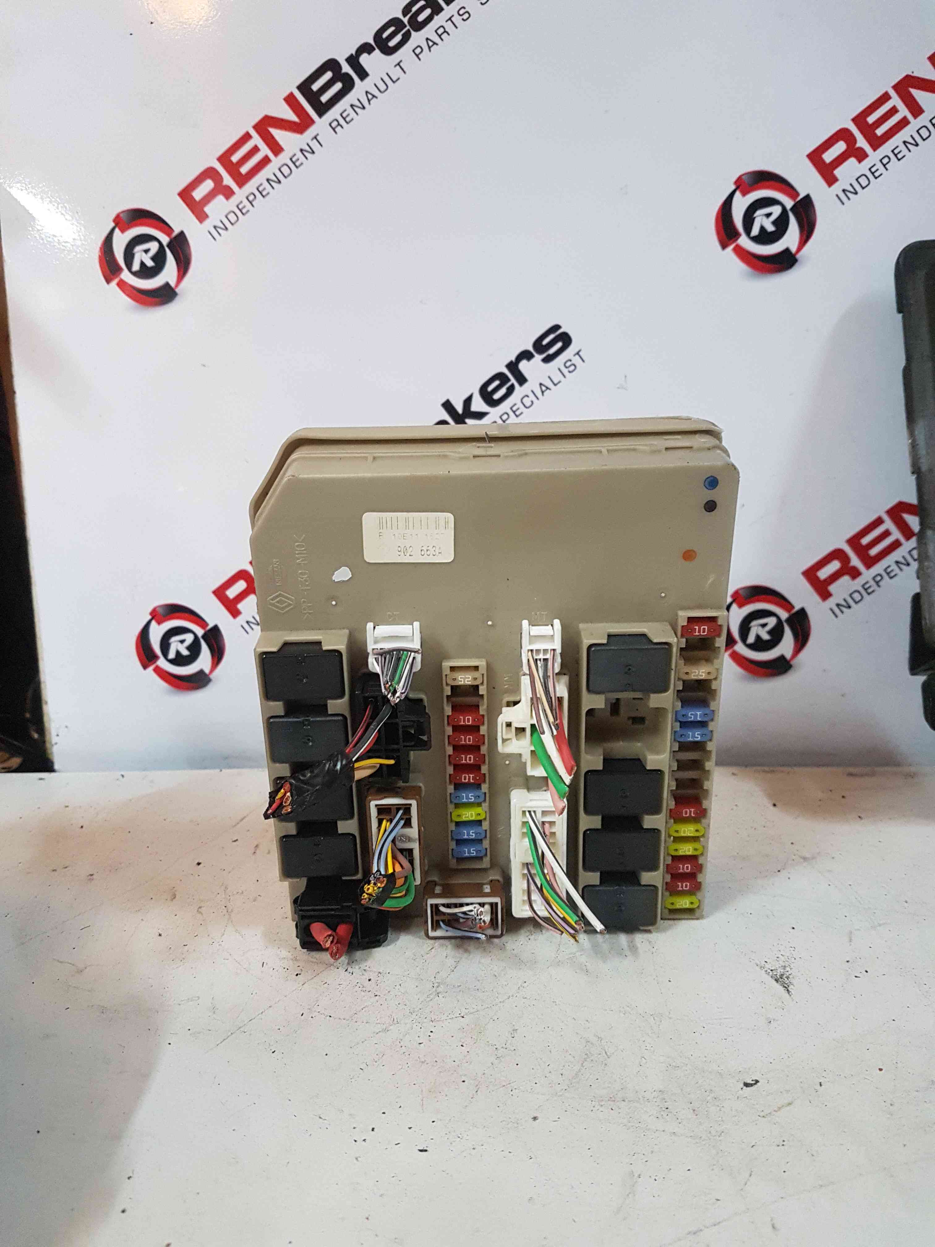 Thumb 10 Renault Clio MK3 2005-2012 Engine BAY Fuse BOX Upc Unit 902663 902663A Cracked
