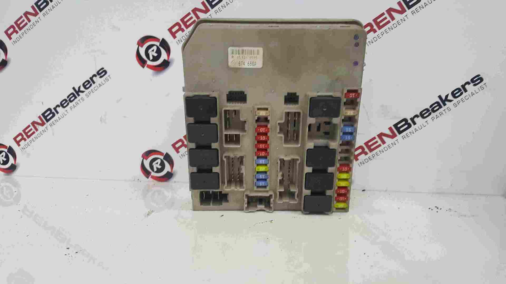 Renault Clio MK3 2005-2012 Engine Bay Fuse Box UPC Unit 674658
