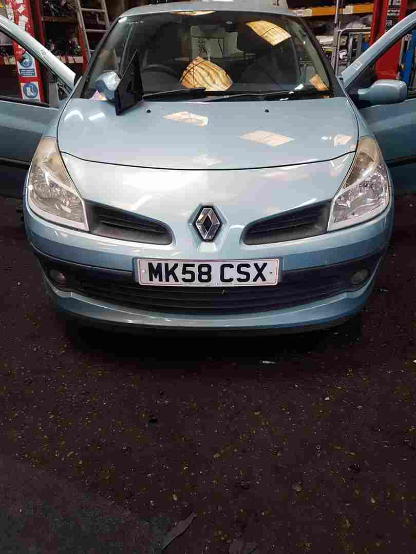 Thumb 2 Renault Clio MK3 2005-2012 Front Bumper Blue Ternk 195 16inch wheels