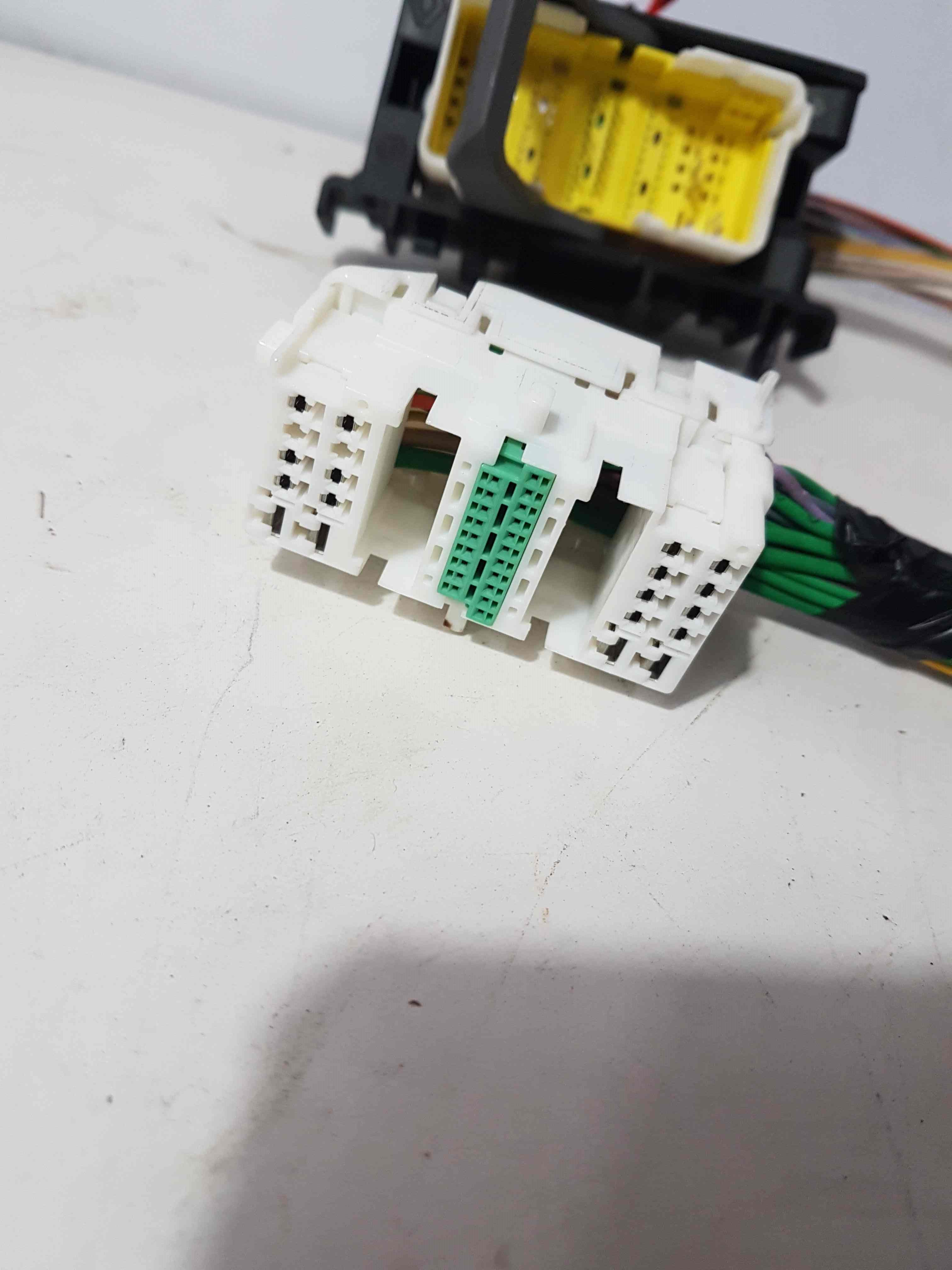 Thumb 2 Renault Clio MK3 2005-2012 Front To Back Passenger NSF Loom Plug Connector 3Dr