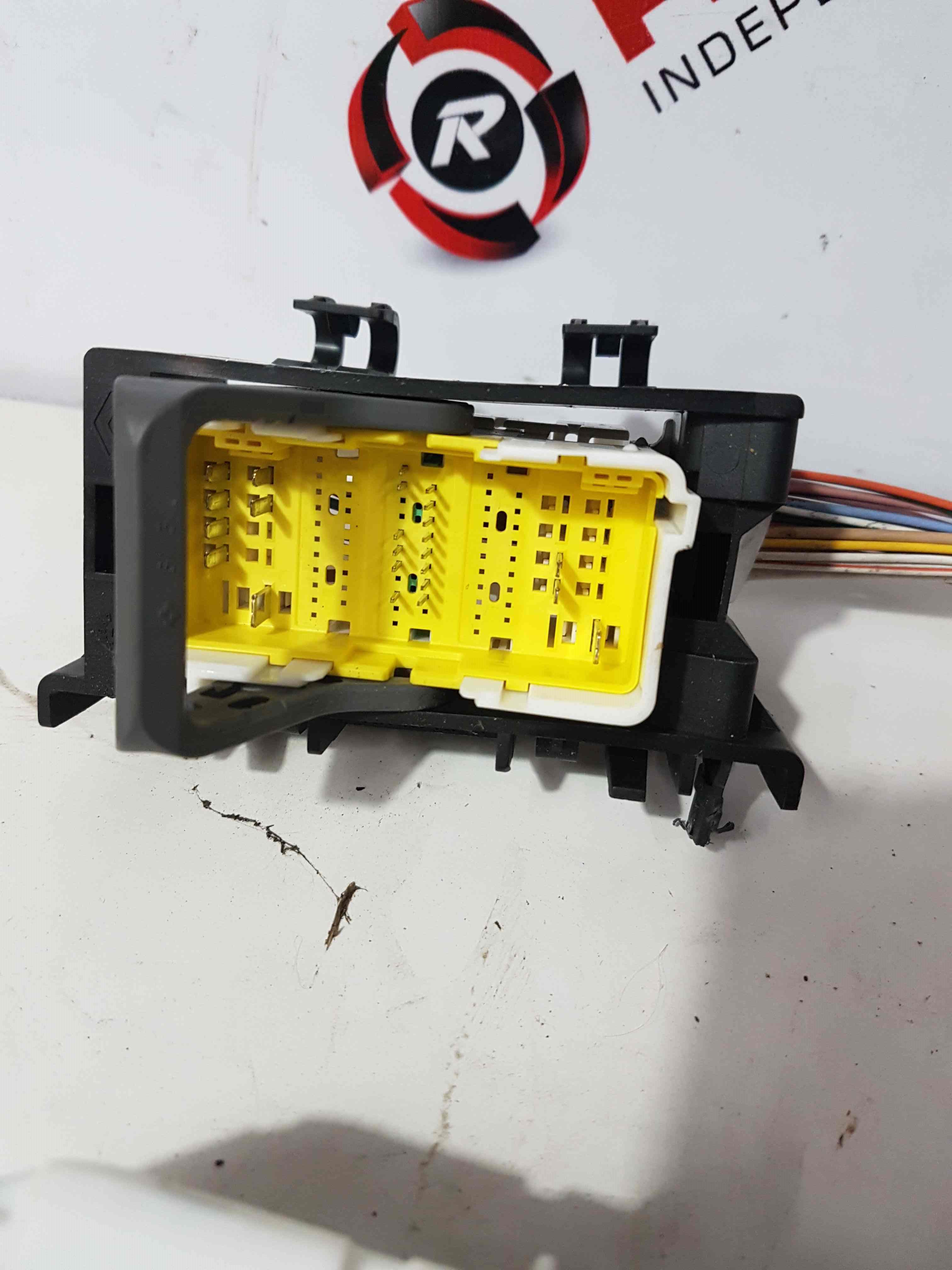 Thumb 3 Renault Clio MK3 2005-2012 Front To Back Passenger NSF Loom Plug Connector 3Dr