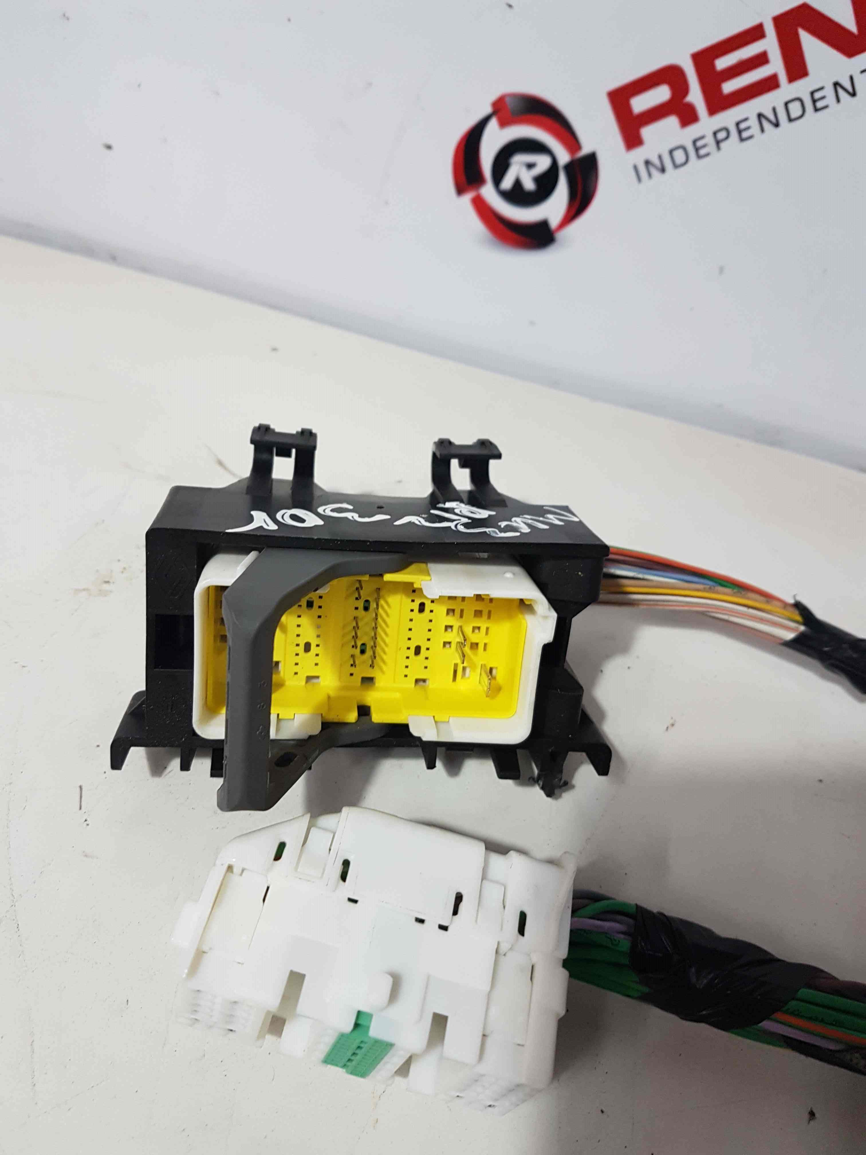 Thumb 9 Renault Clio MK3 2005-2012 Front To Back Passenger NSF Loom Plug Connector 3Dr