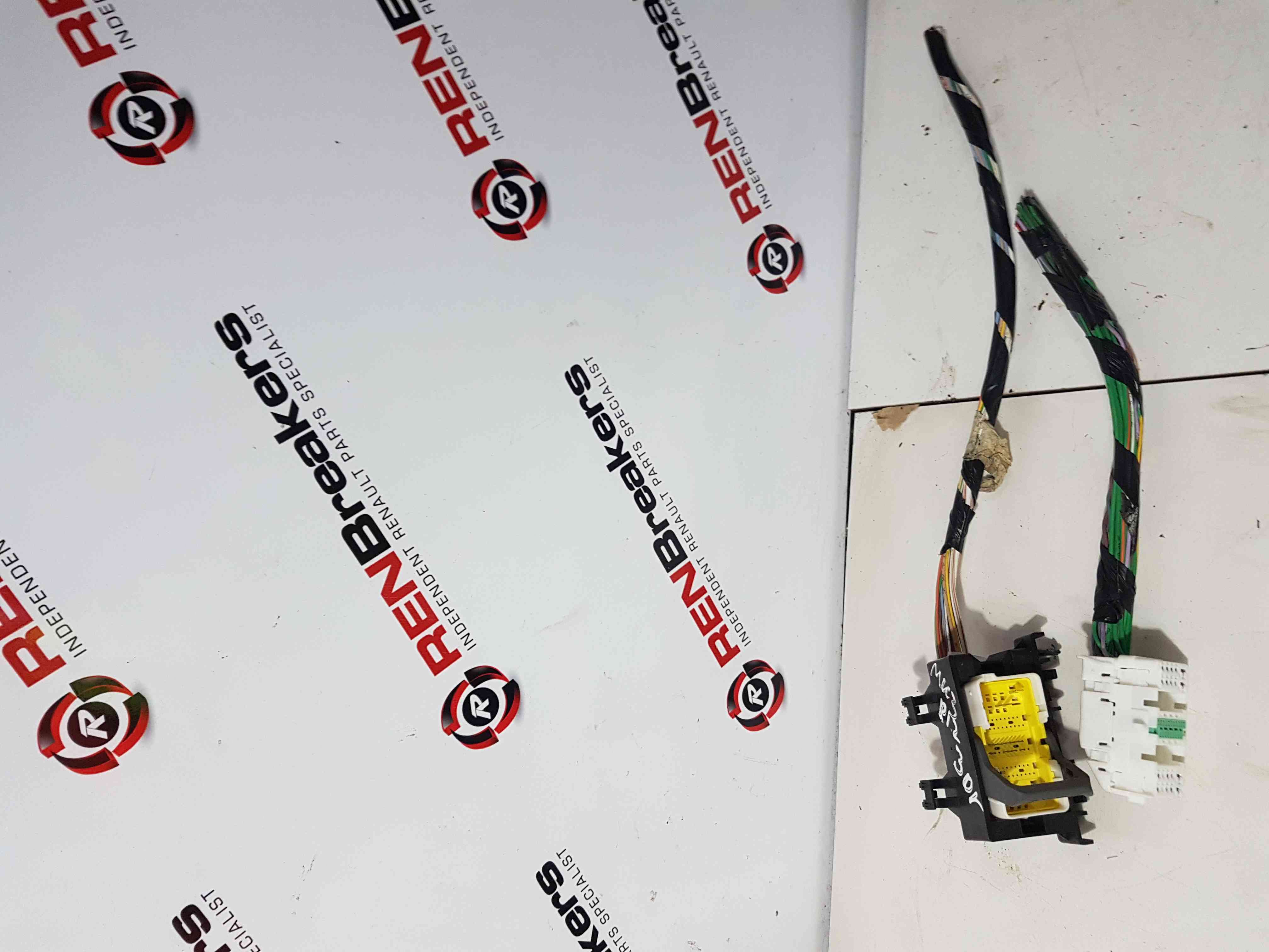 Thumb 10 Renault Clio MK3 2005-2012 Front To Back Passenger NSF Loom Plug Connector 3Dr