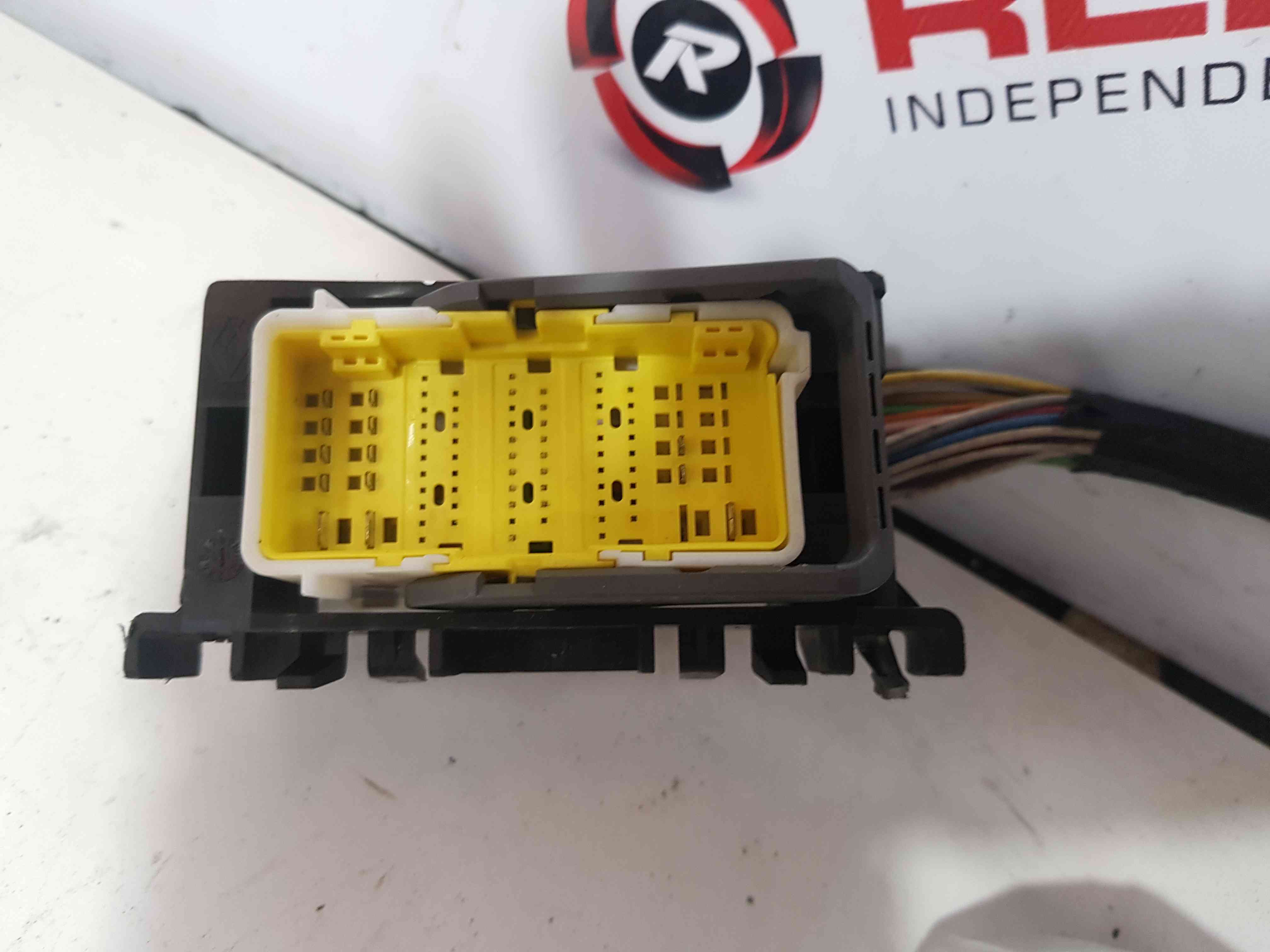 Thumb 3 Renault Clio MK3 2005-2012 Front To Back Passenger NSF Loom Plug Connector 5Dr