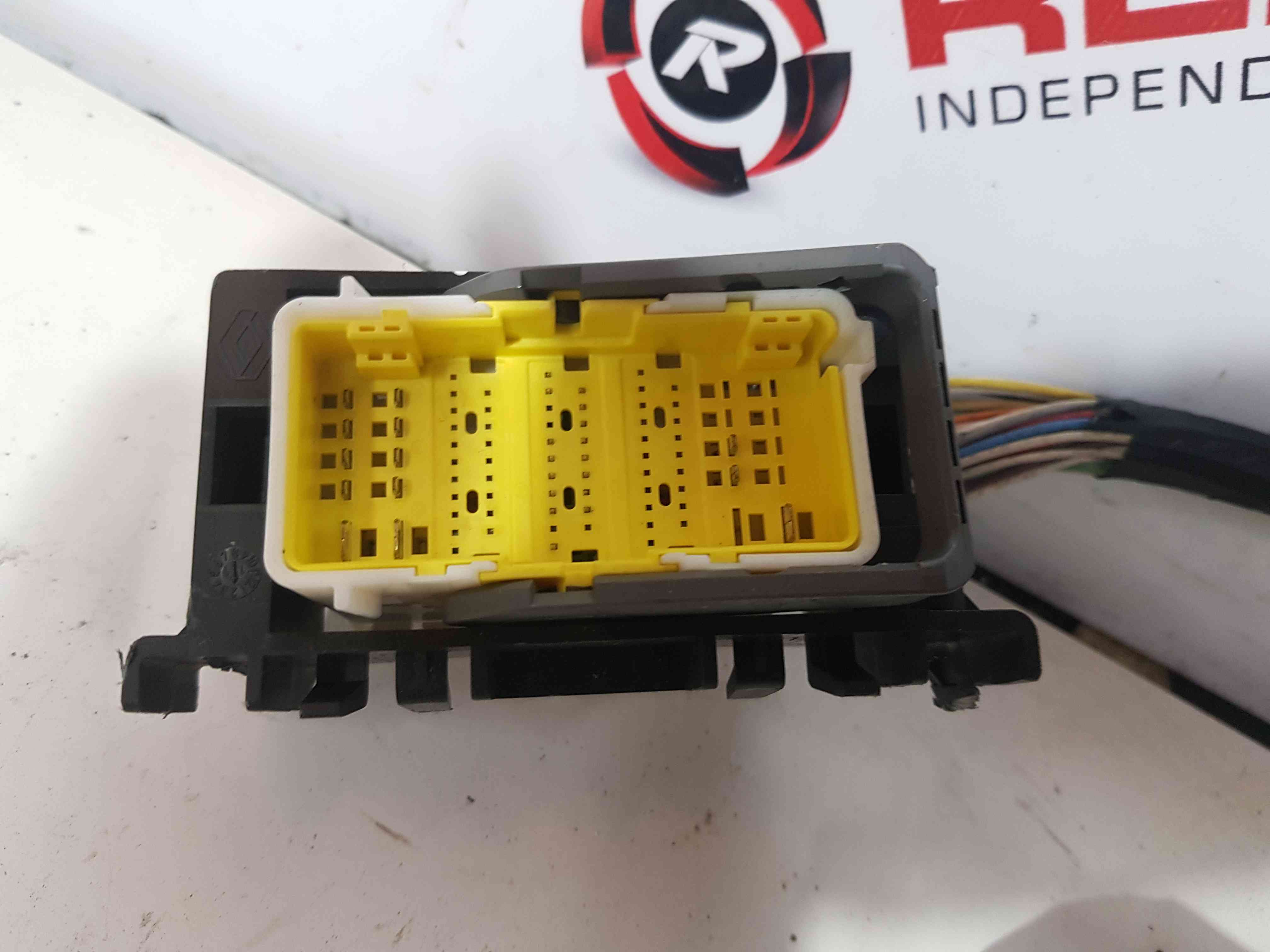 Thumb 4 Renault Clio MK3 2005-2012 Front To Back Passenger NSF Loom Plug Connector 5Dr