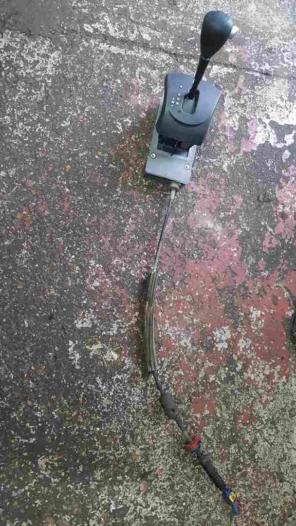 Thumb 5 Renault Clio MK3 2005-2012 Gear Stick Selector Cables Automatic 8200784983