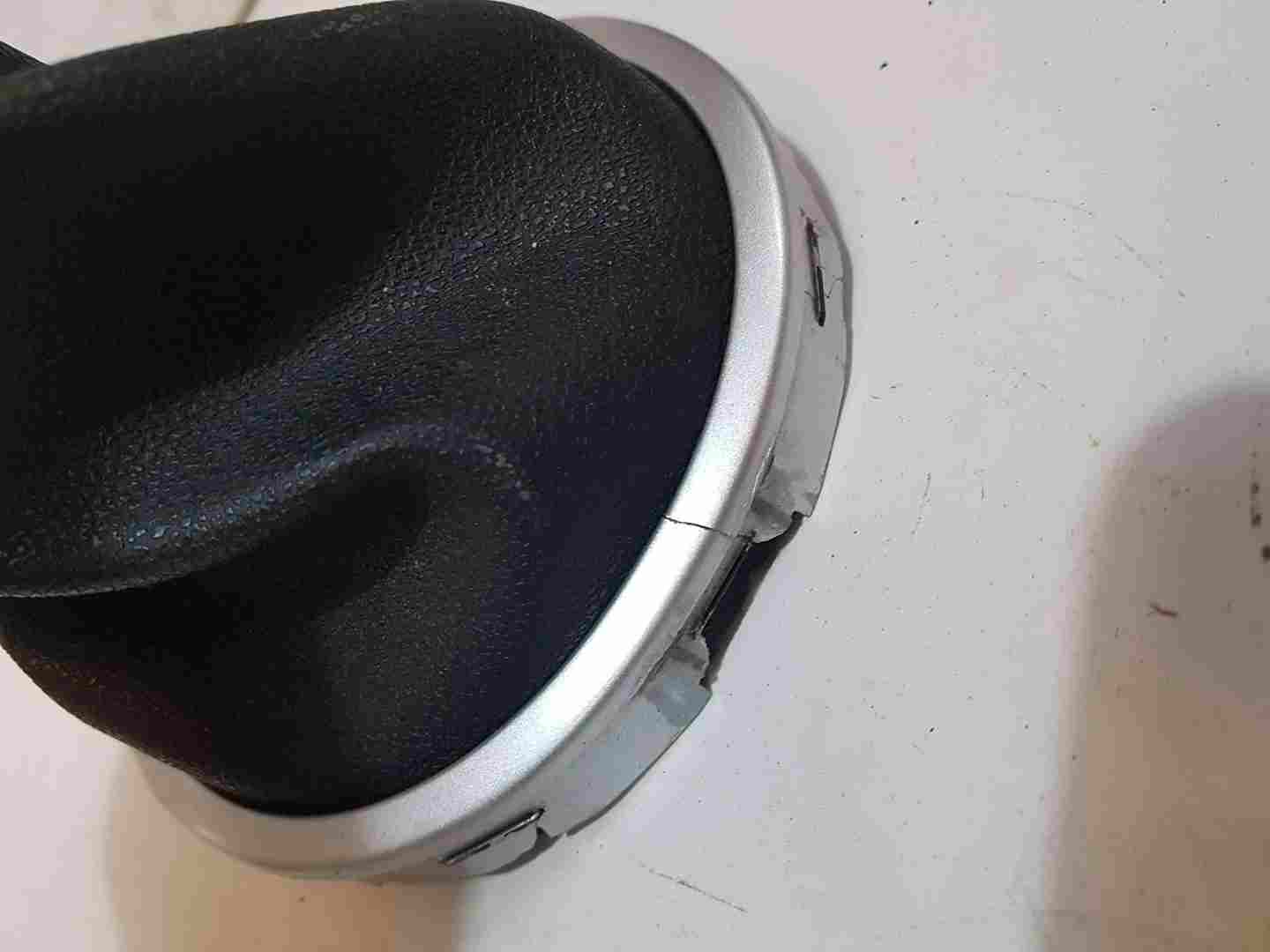 Thumb 4 Renault Clio MK3 2005-2012 Gearstick Gear Gaitor Knob Boot crack in plastic