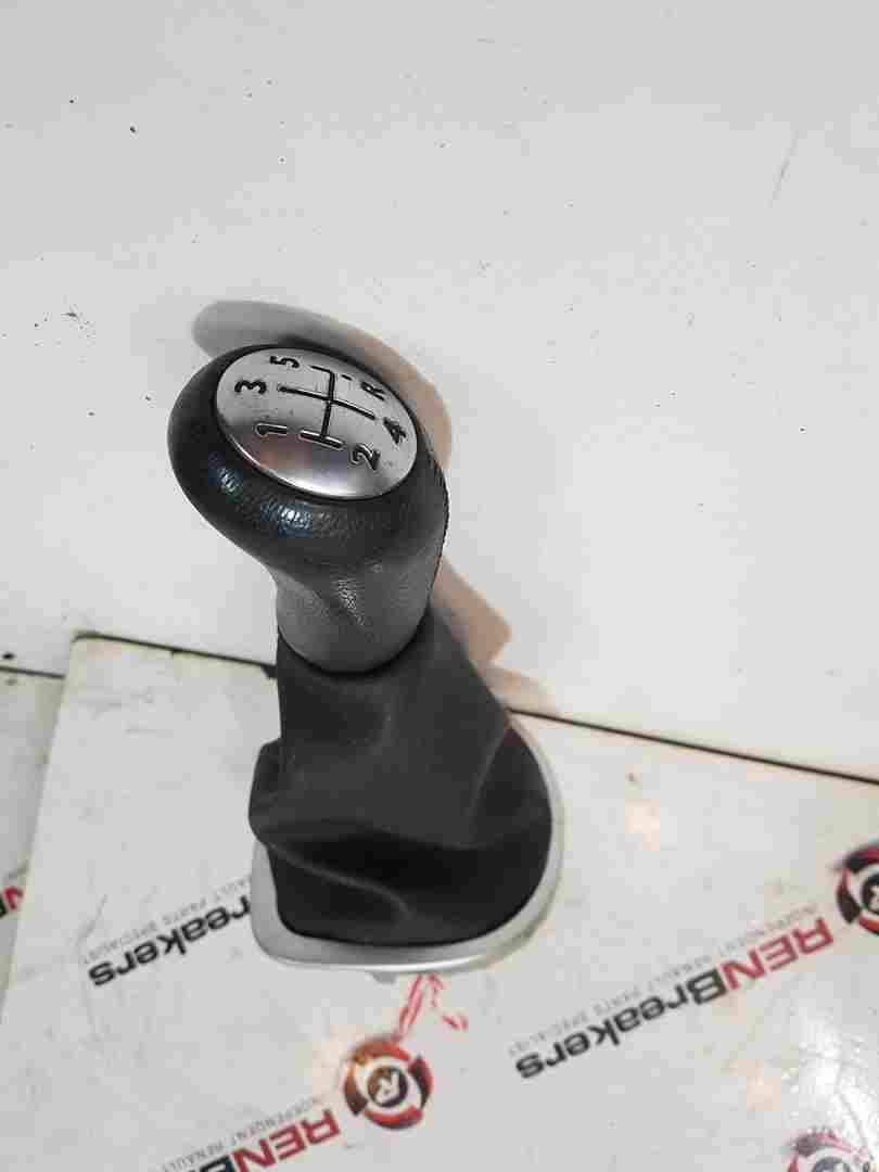Thumb 5 Renault Clio MK3 2005-2012 Gearstick Gear Gaitor Knob Boot crack in plastic