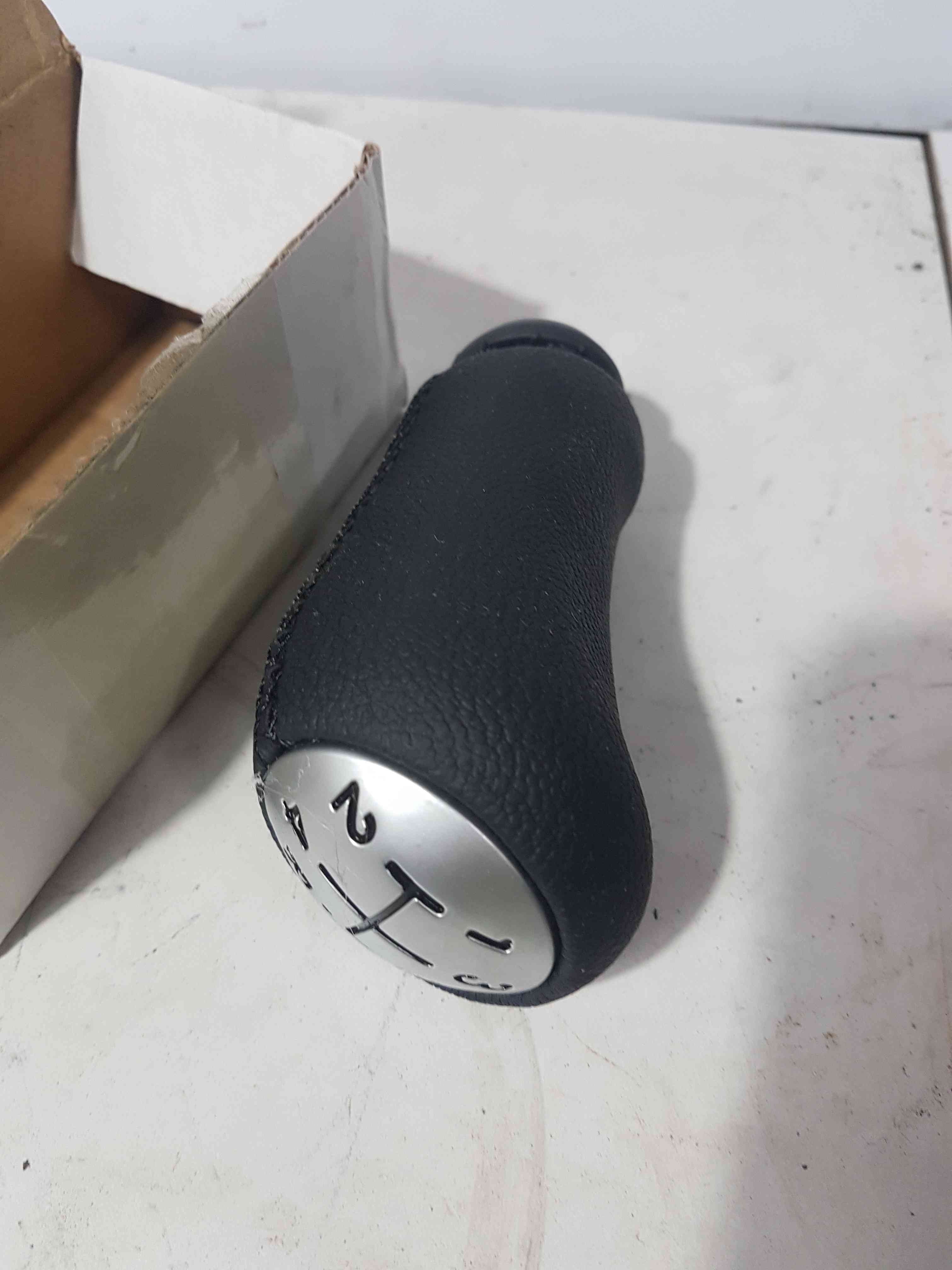 Thumb 2 Renault Clio MK3 2005-2012 Gearstick Knob 5 Speed