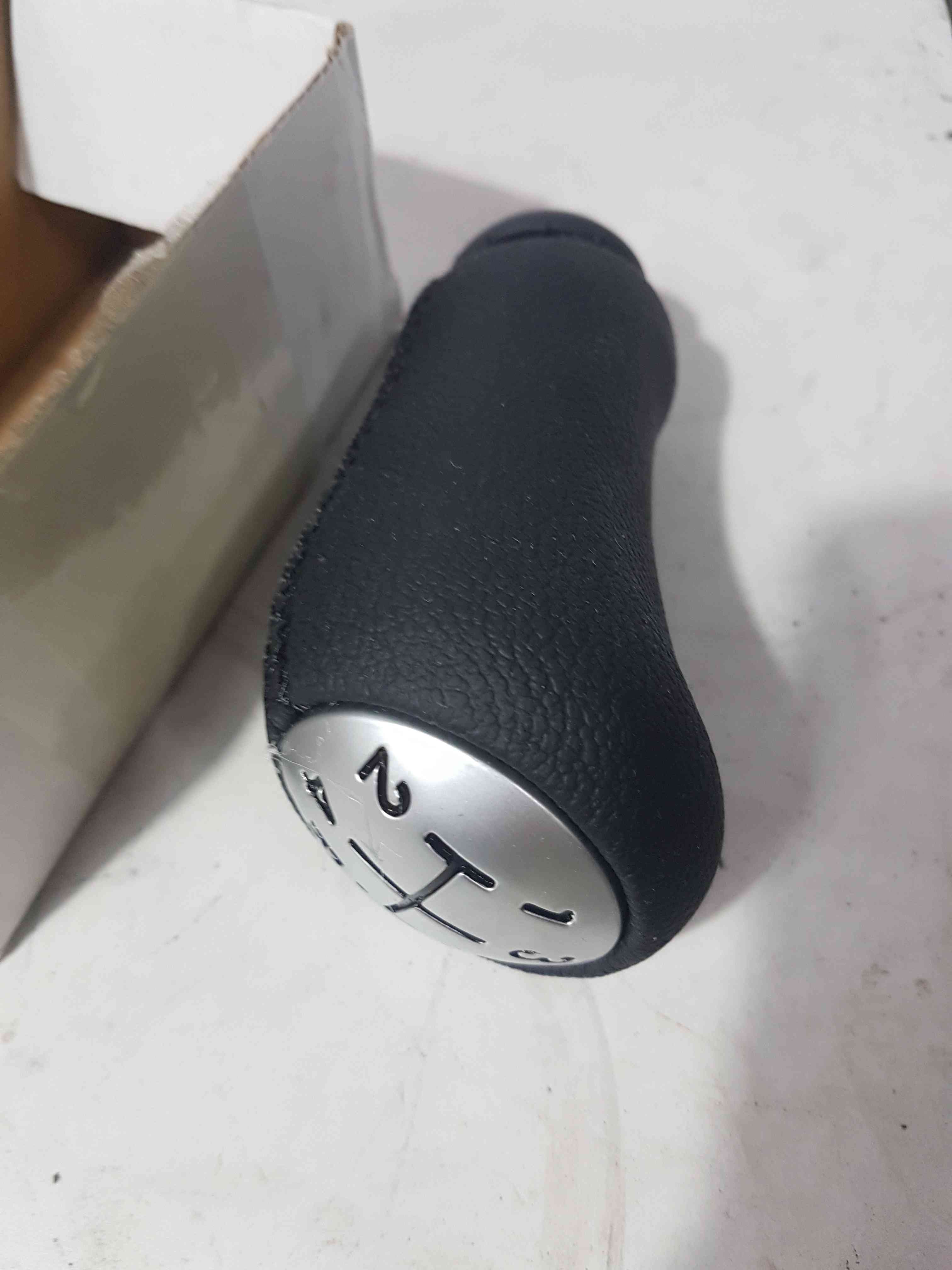 Thumb 4 Renault Clio MK3 2005-2012 Gearstick Knob 5 Speed