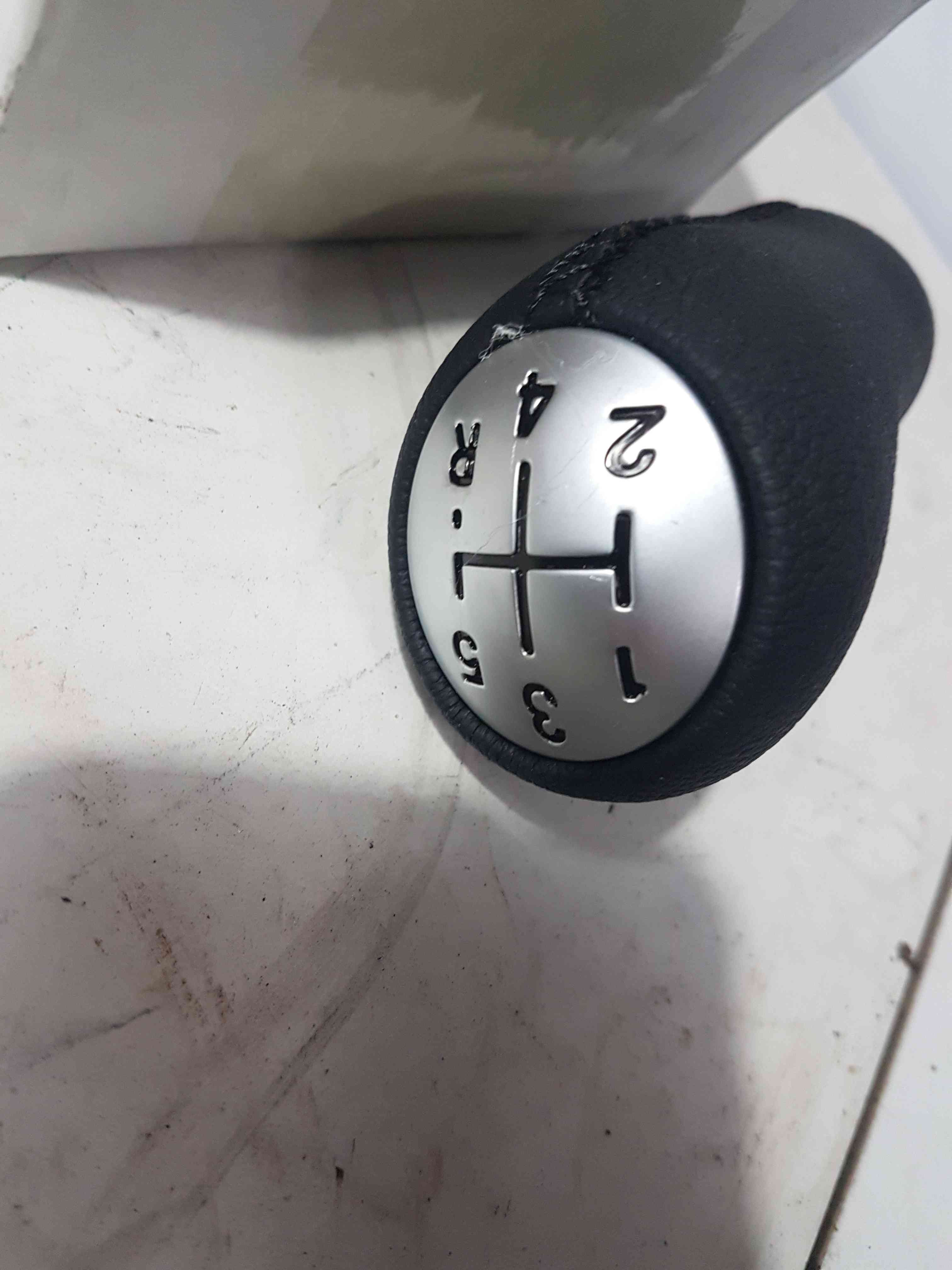 Thumb 6 Renault Clio MK3 2005-2012 Gearstick Knob 5 Speed