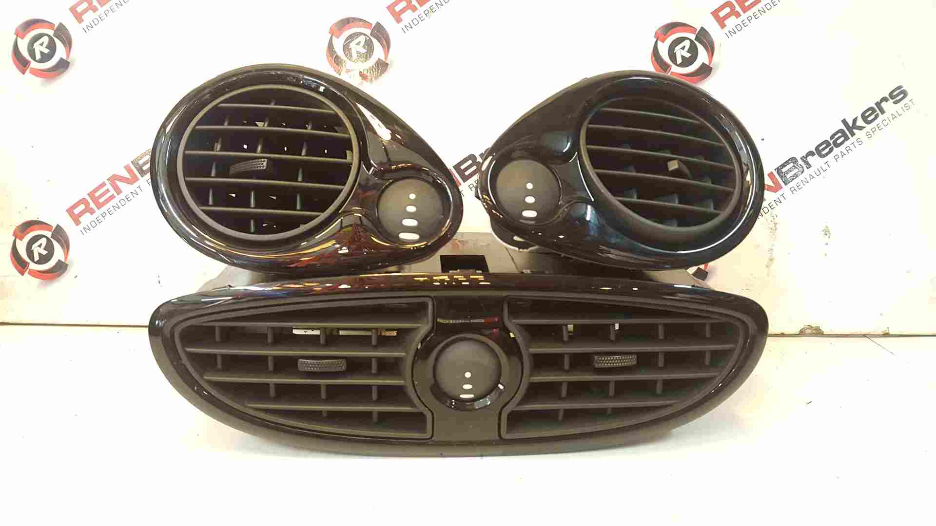 Thumb 2 Renault Clio MK3 2005-2012 Heater Vents SET Gloss Black