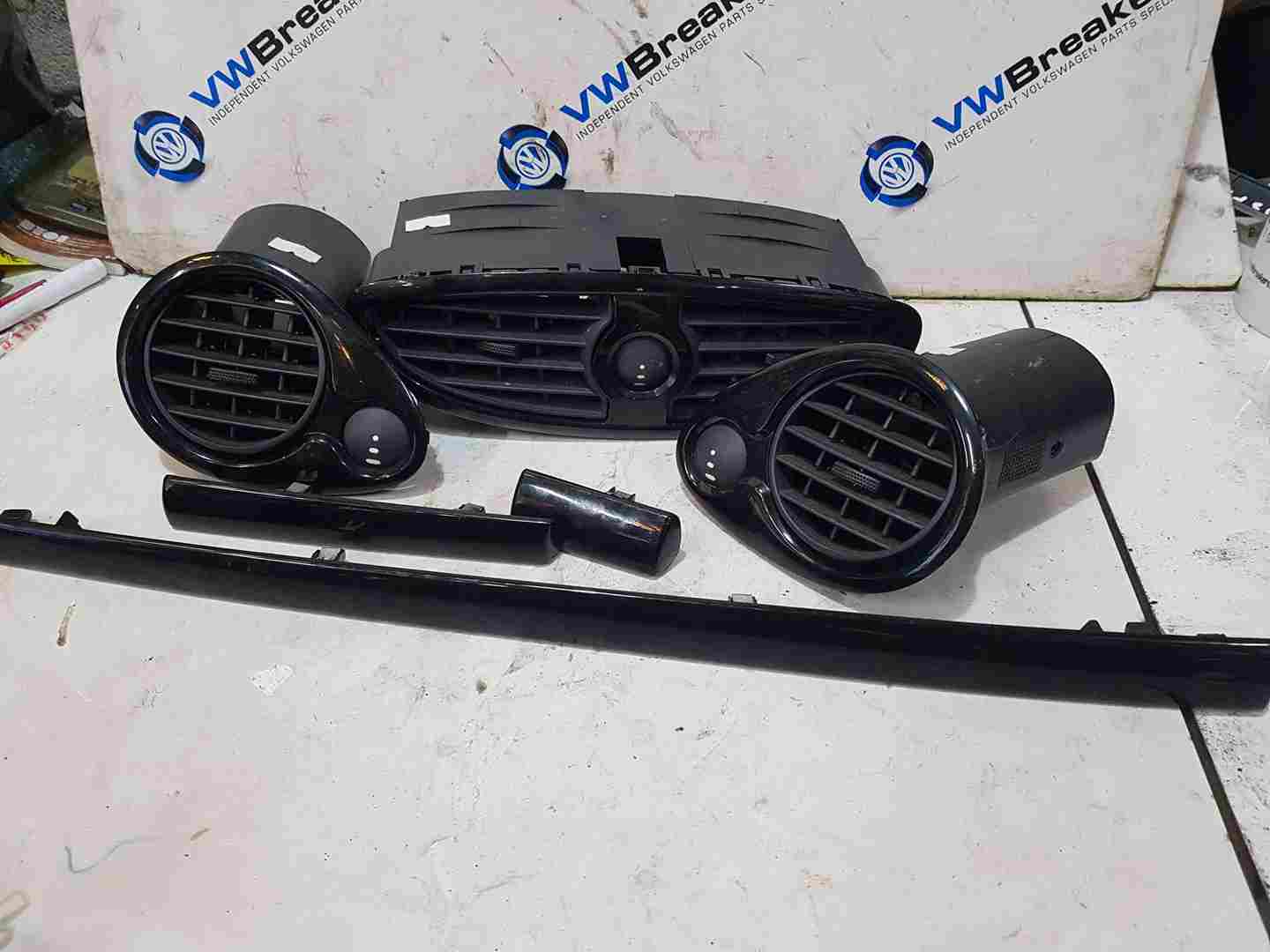 Thumb 3 Renault Clio MK3 2005-2012 Heater Vents SET Gloss Black Trim SET