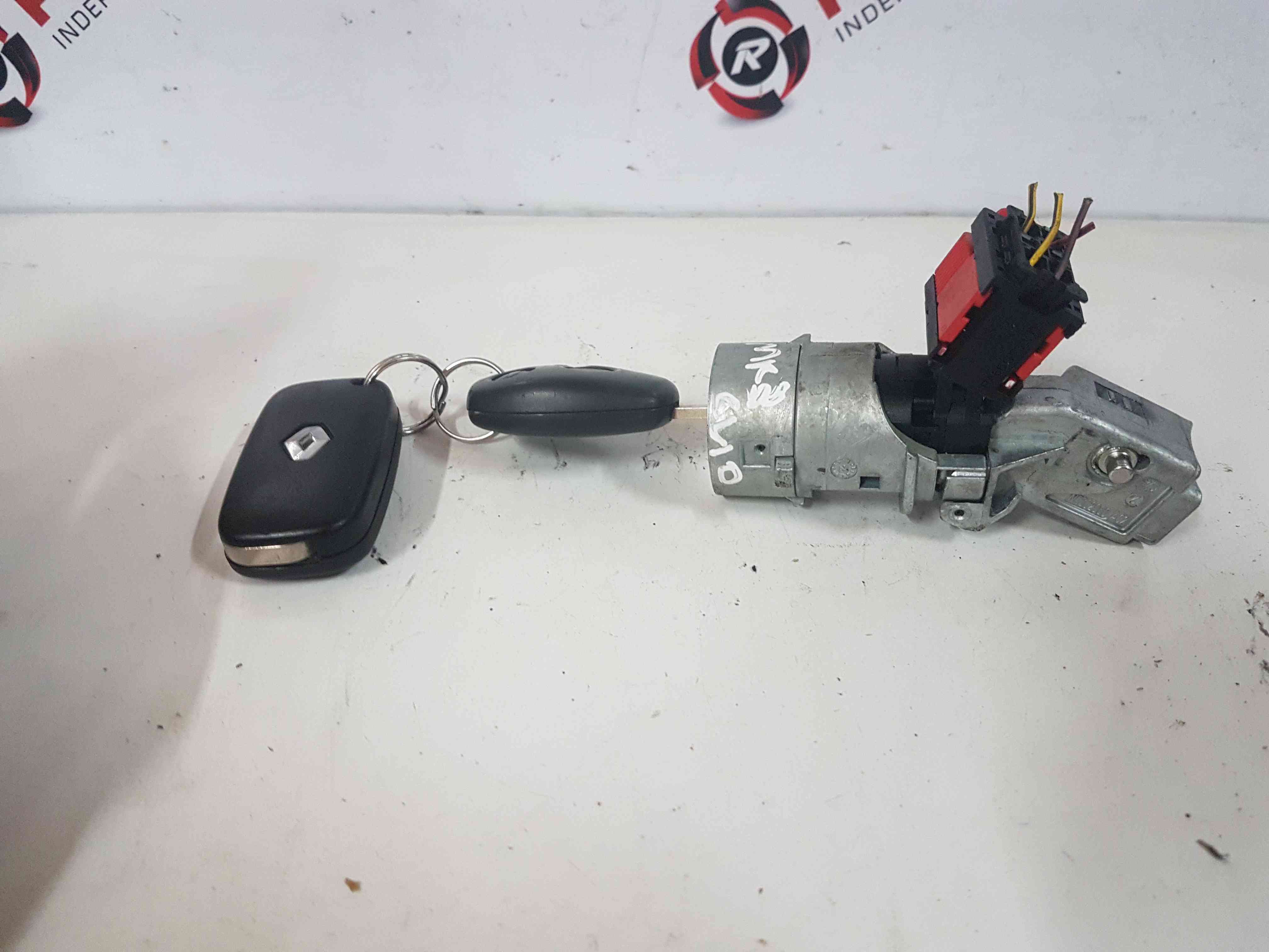 Thumb 4 Renault Clio MK3 2005-2012 Ignition Barrel + 2 Keys 8200214168 + Flip
